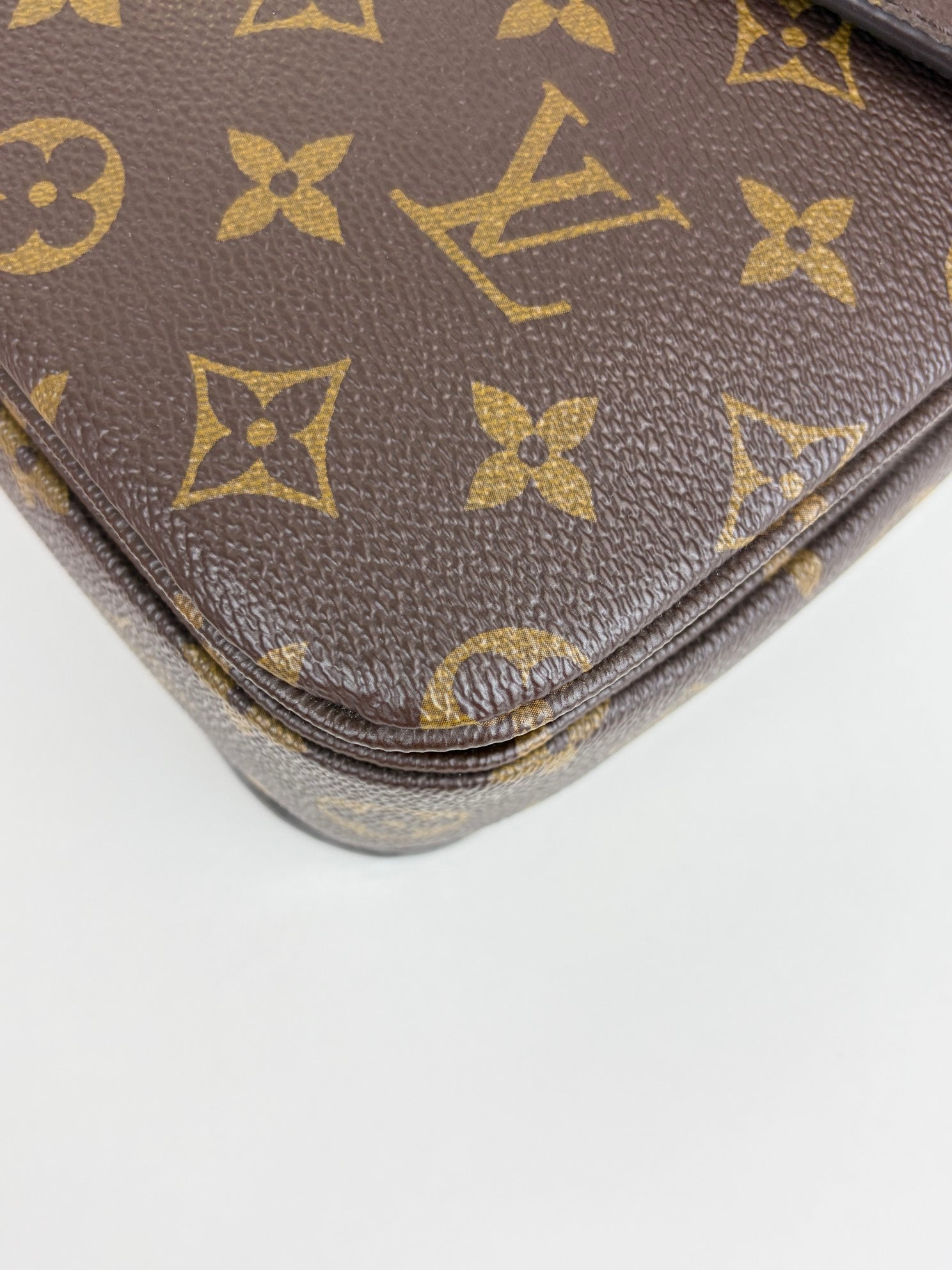 Louis Vuitton Monogram canvas Pochette Metis Bag