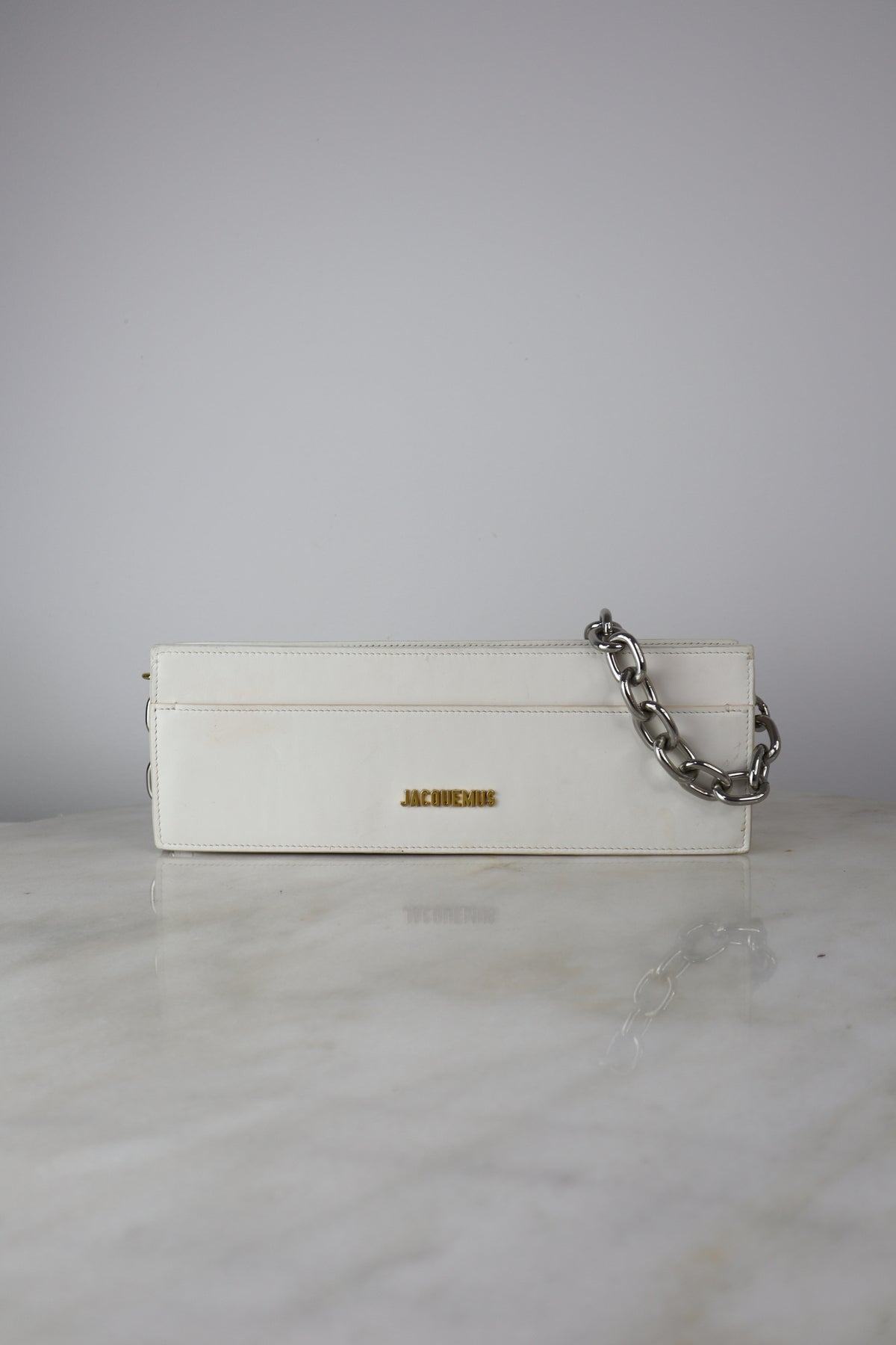 Jacquemus White Le Ciuciu Chain Shoulder Bag display picture 2