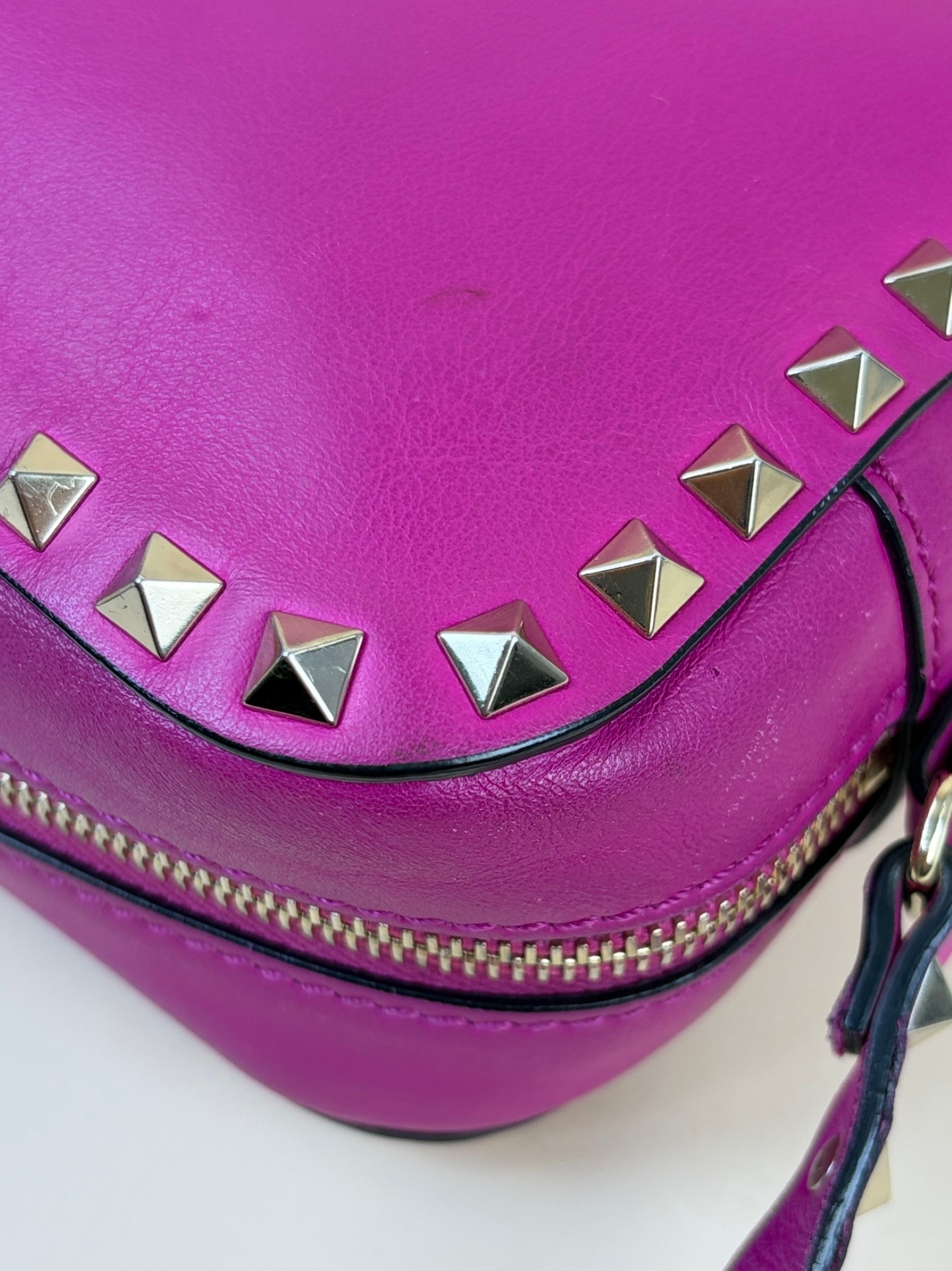 Valentino gravani fushia leather rock studded cross body camera bag