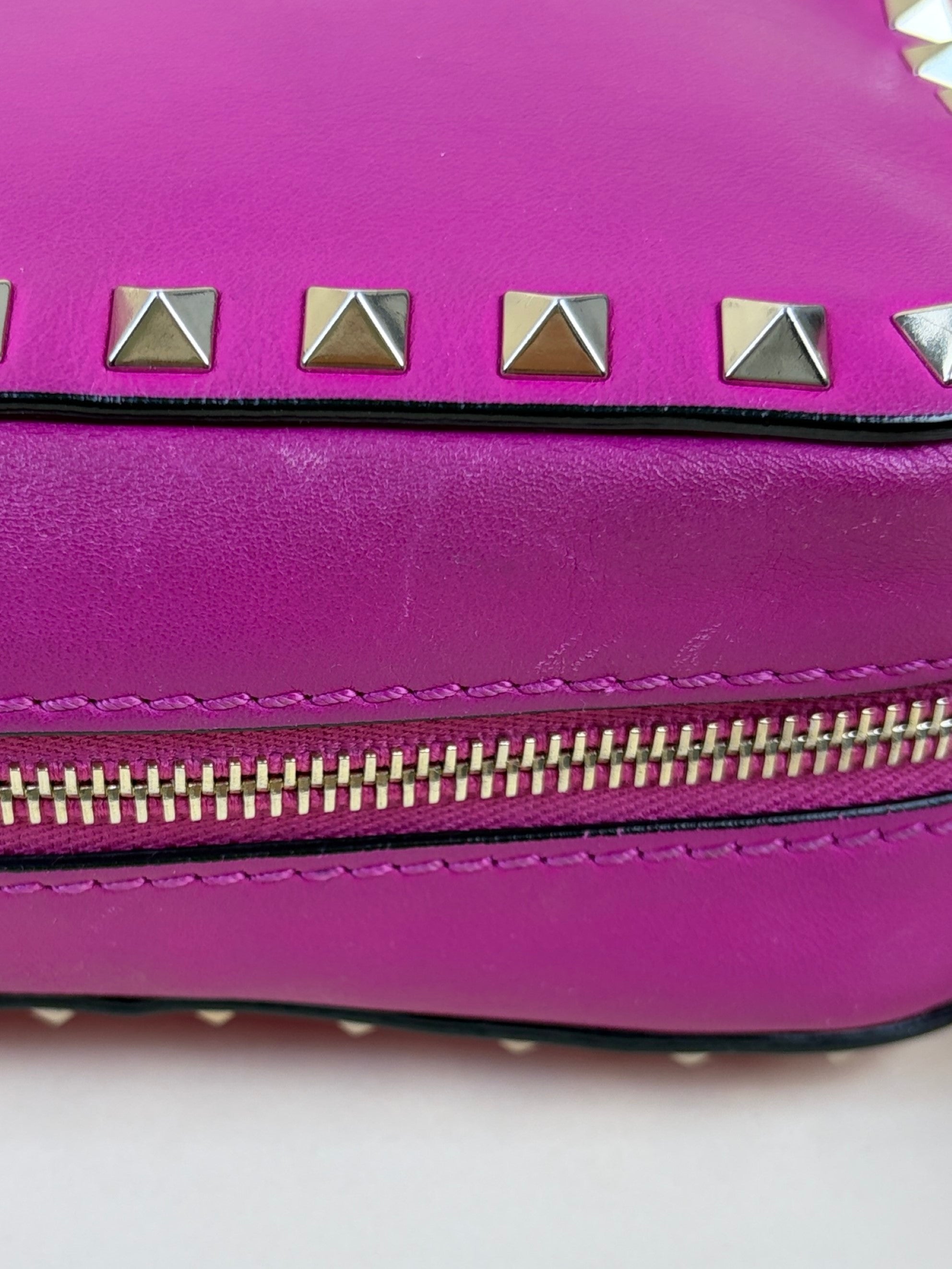 Valentino gravani fushia leather rock studded cross body camera bag