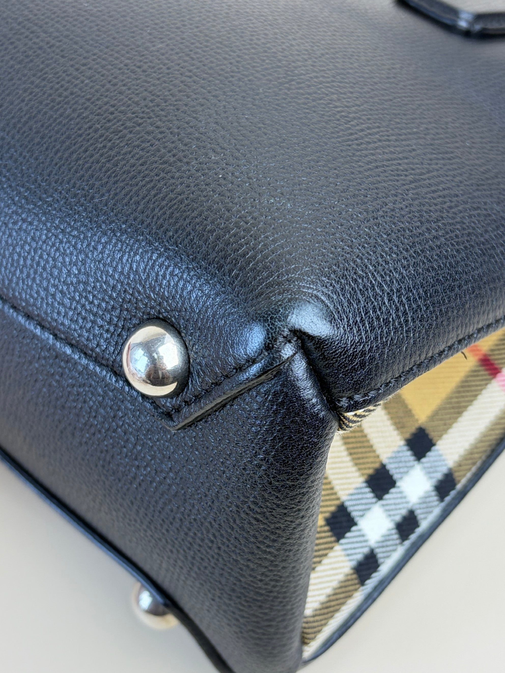 Burberry banner black small leather with House check