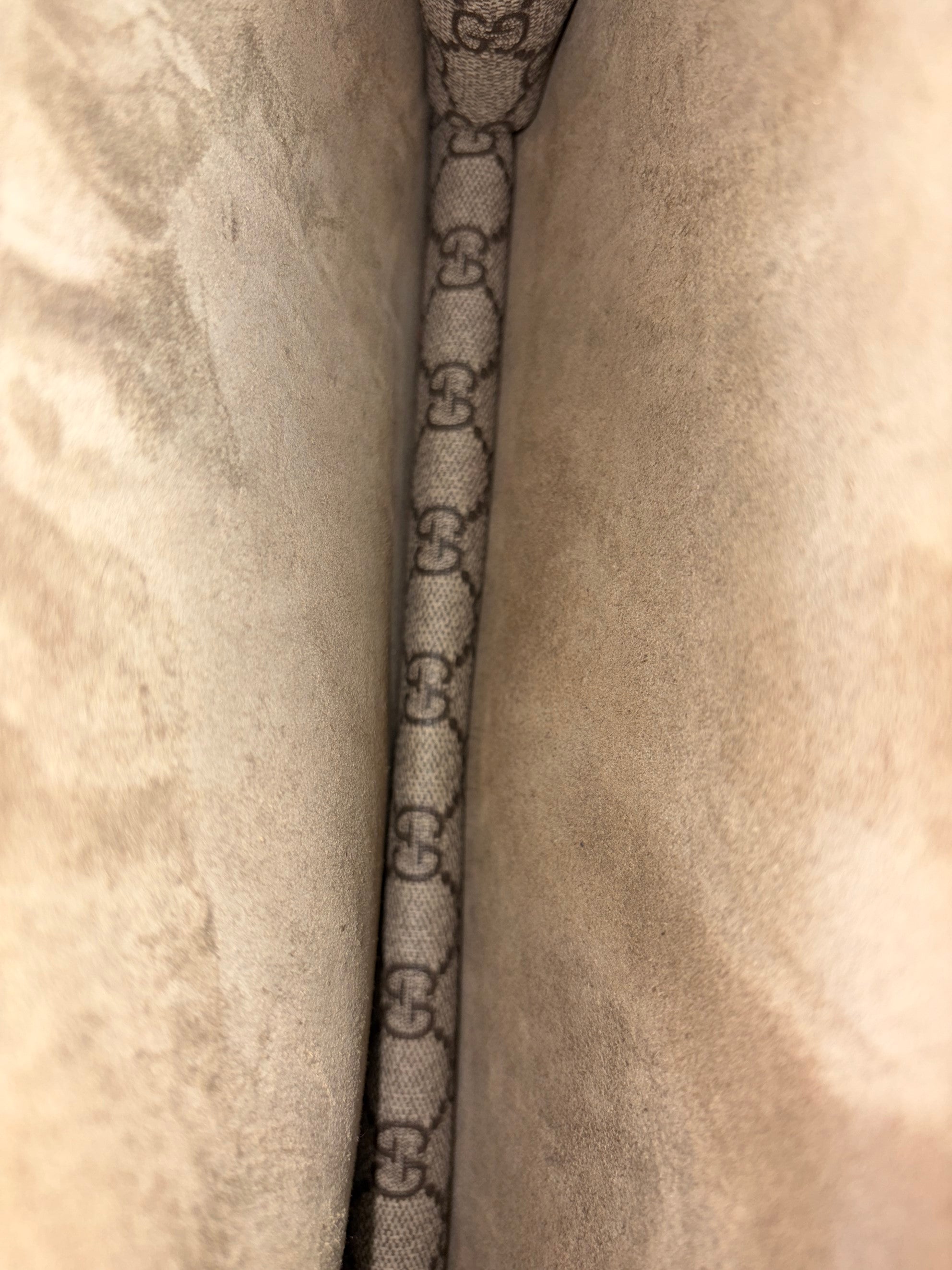 Gucci dionysus medium gg supreme shoulder bag