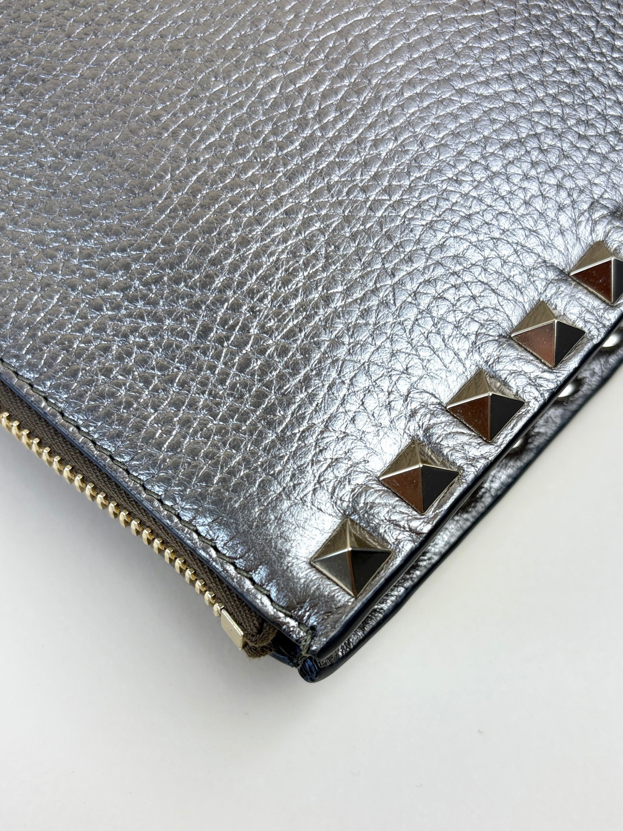 Valentino metallic pebbled calfskin medium Rock stud Clutch