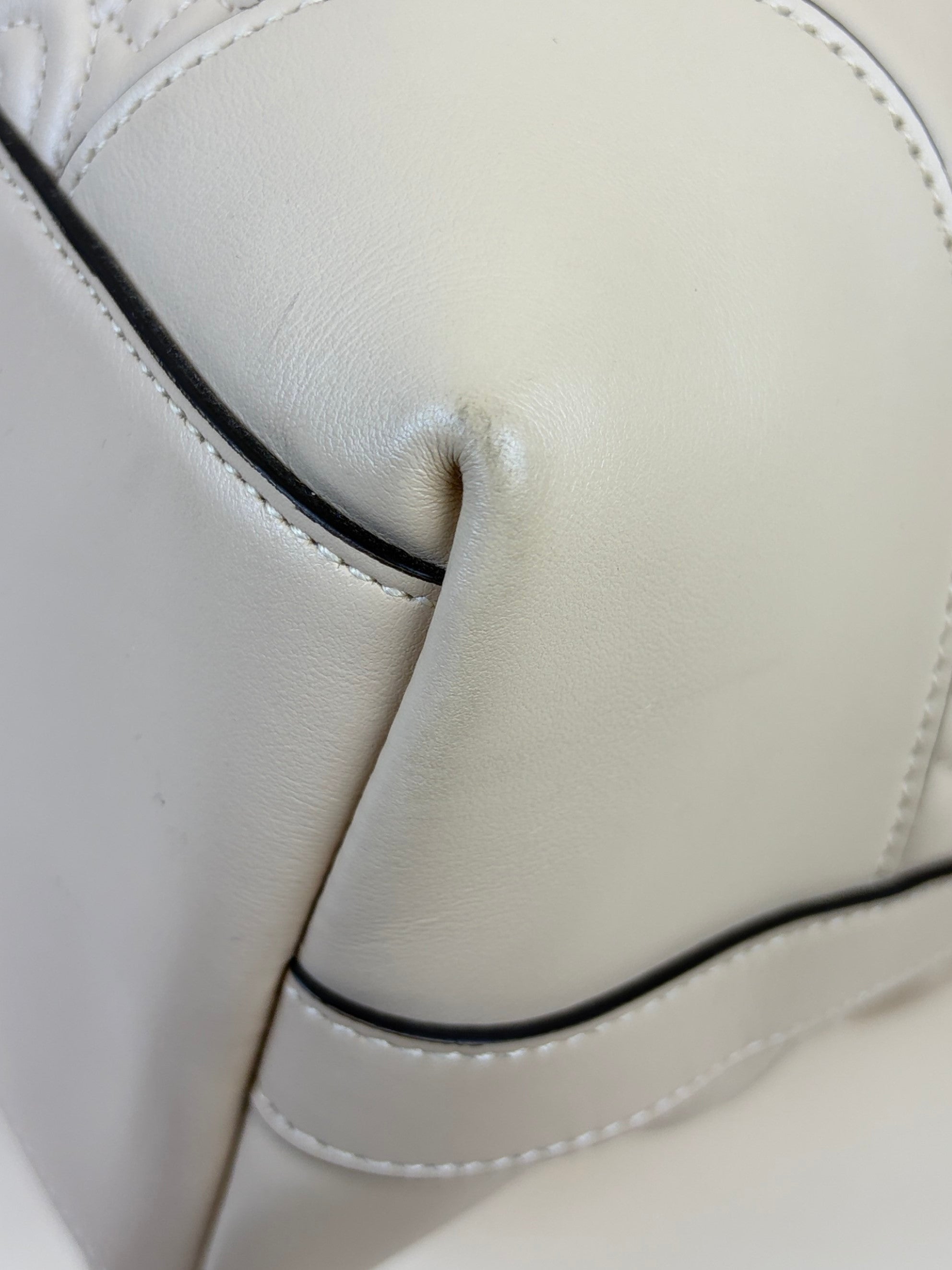 Gucci Beige Embossed Matelasse Medium GG Tote Bag