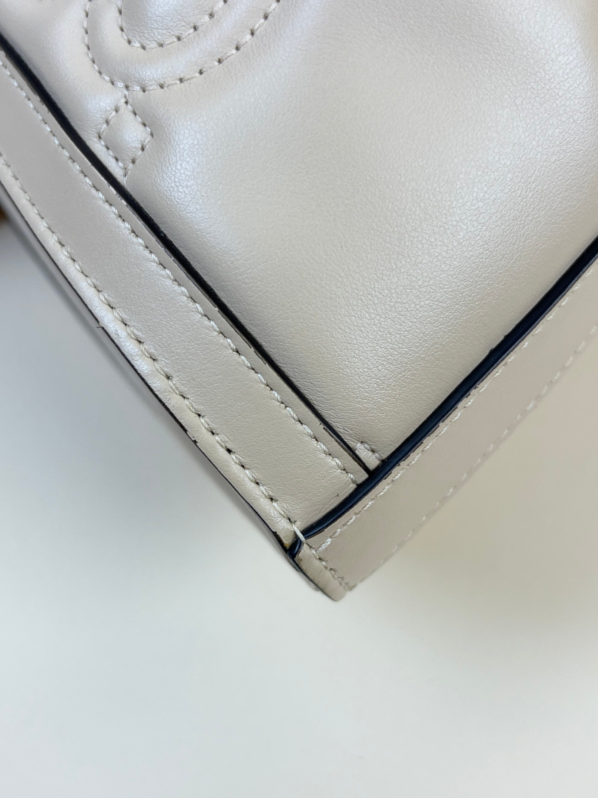 Gucci Beige Embossed Matelasse Medium GG Tote Bag