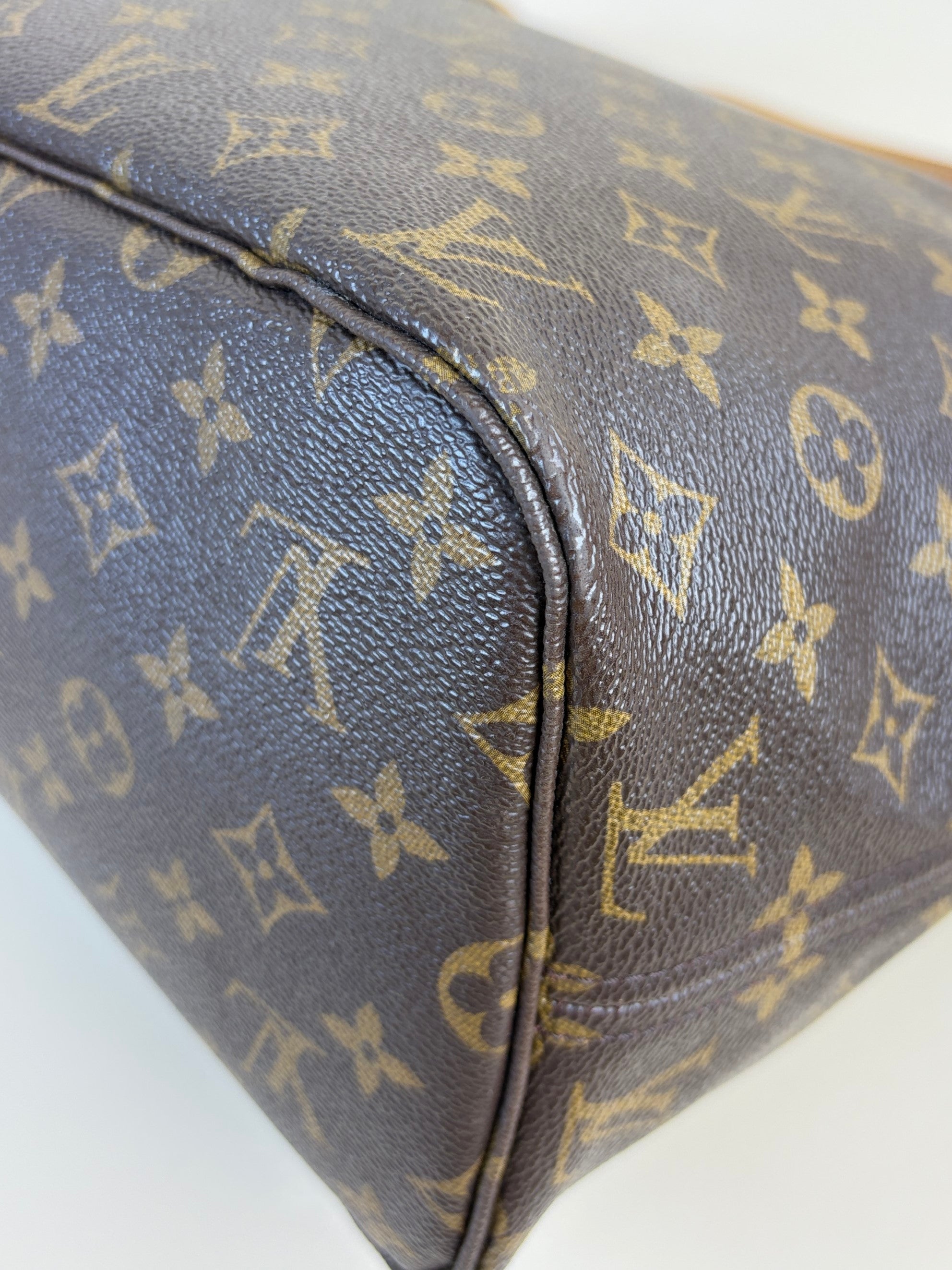 Louis Vuitton Monogram MM Neverfull Bag