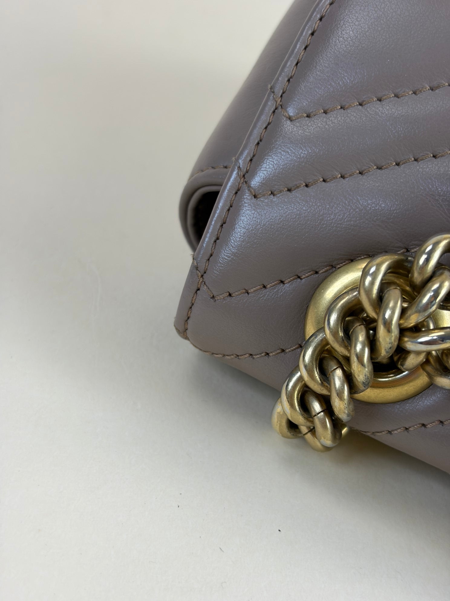 Gucci beige GG Marmont medium