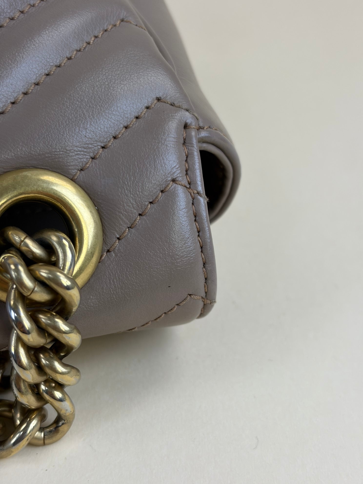 Gucci beige GG Marmont medium