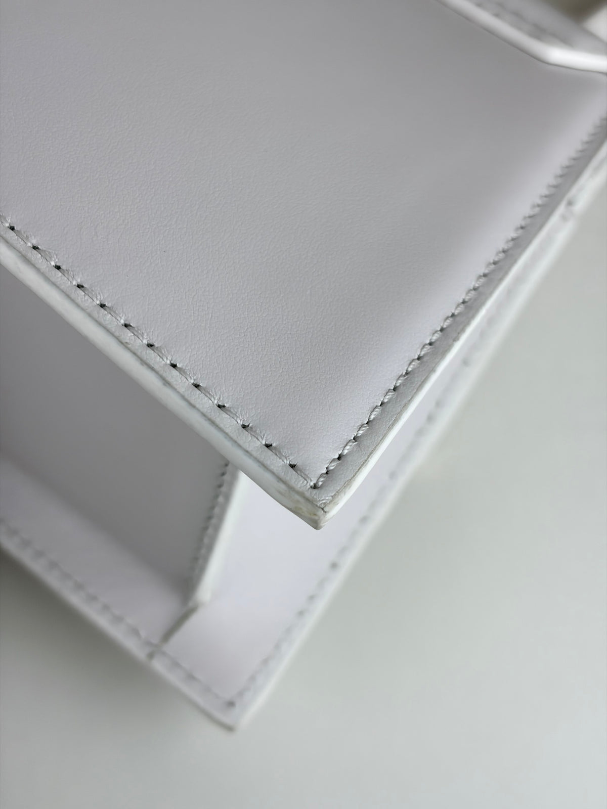 Jacquemus white leather the medium Chiqui to handbag