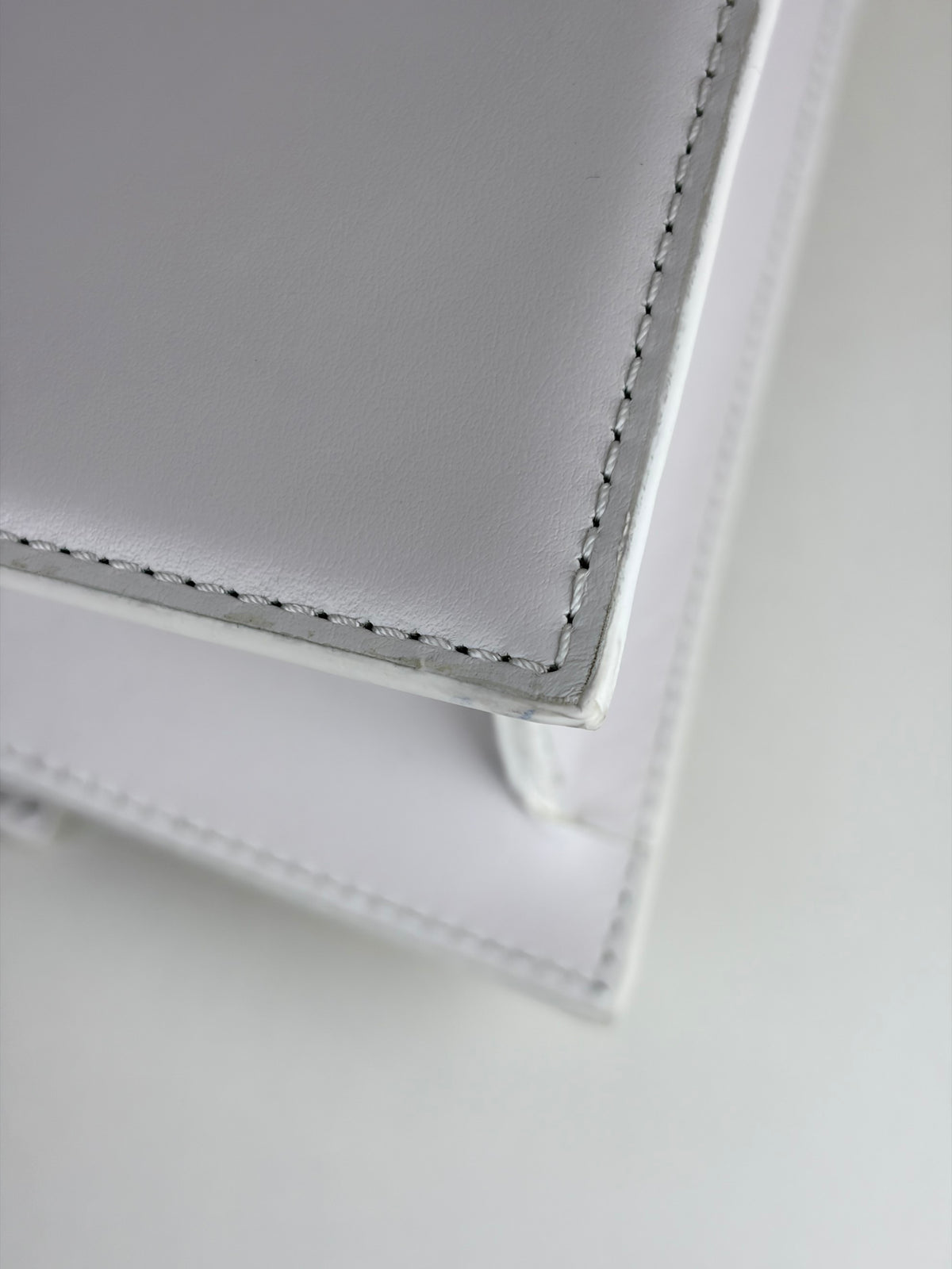 Jacquemus white leather the medium Chiqui to handbag