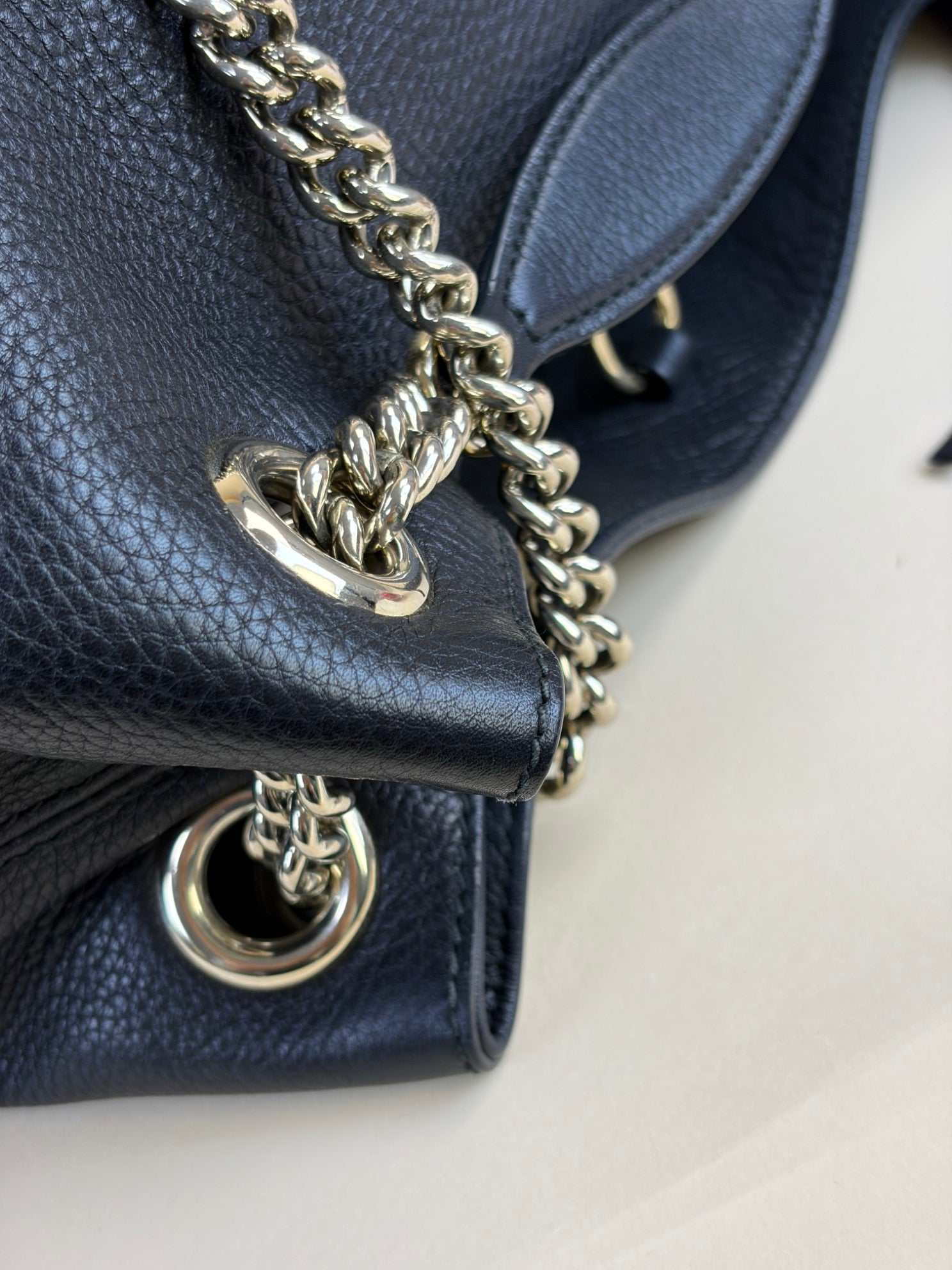 Gucci medium soho chain