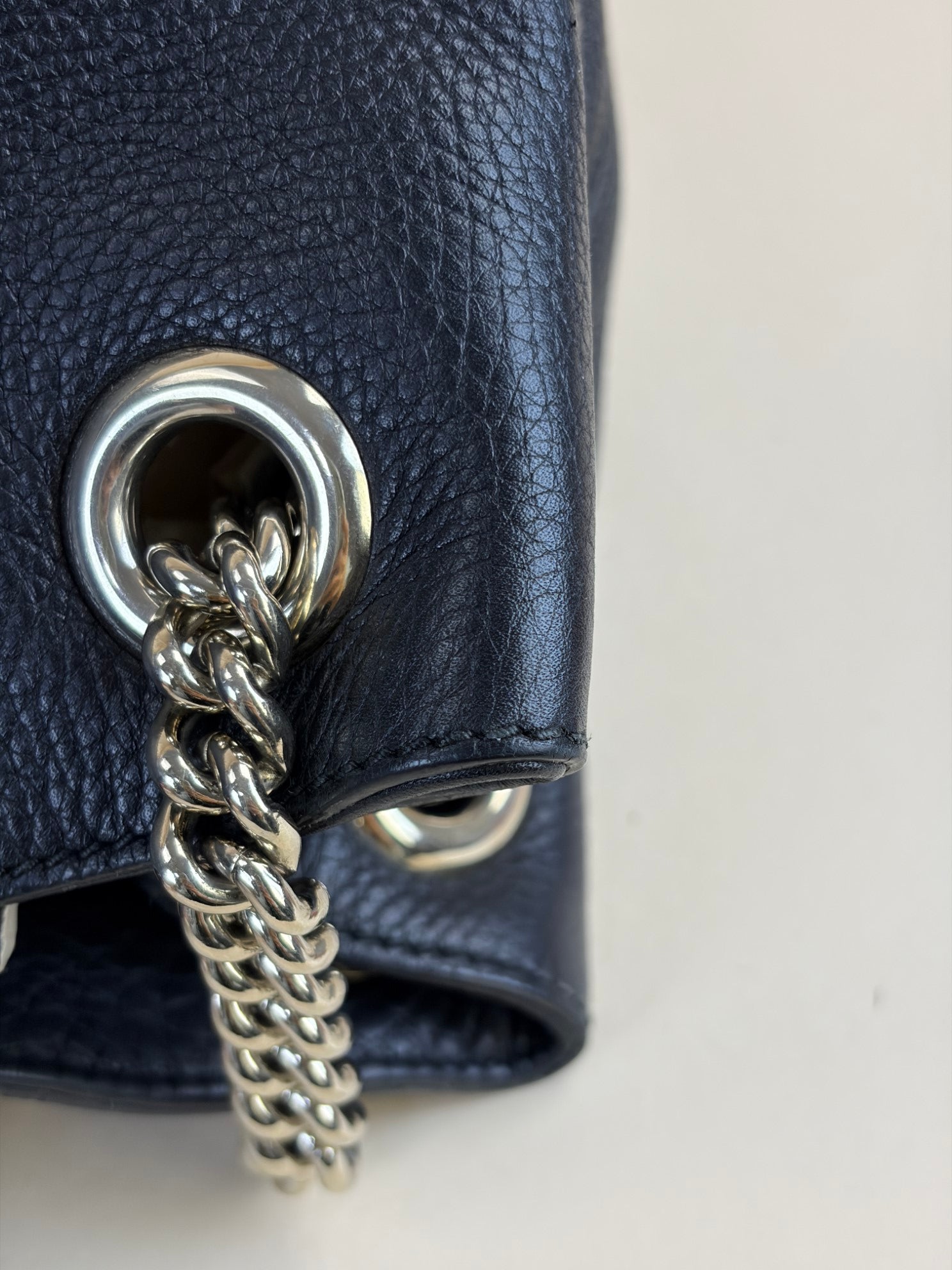 Gucci medium soho chain