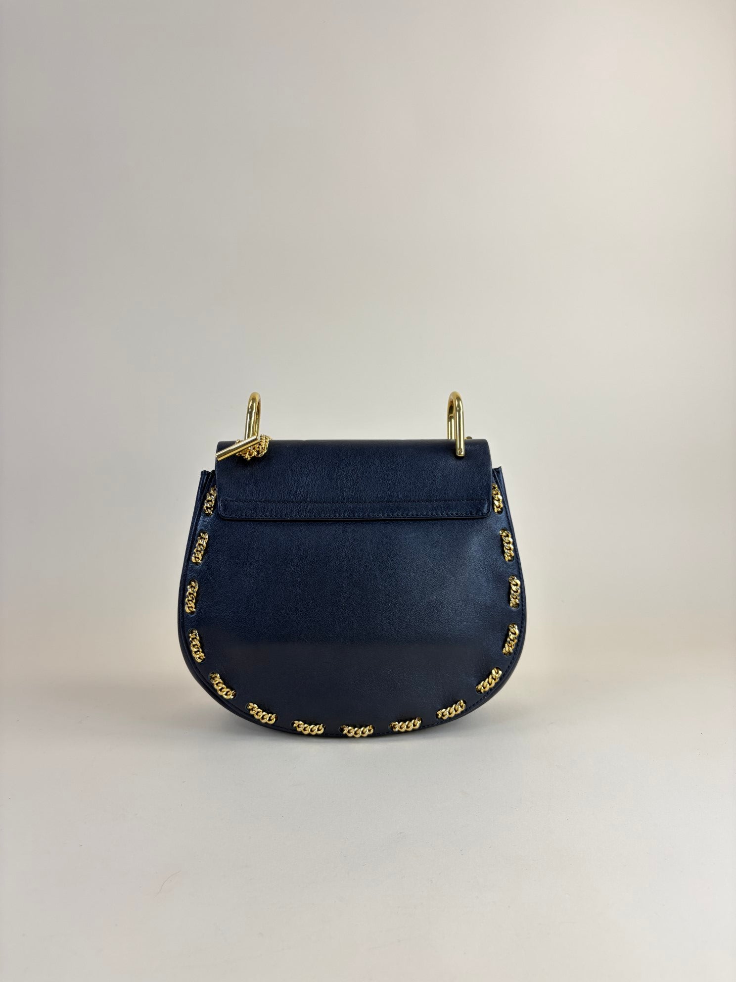 Chloe drew medium chain around