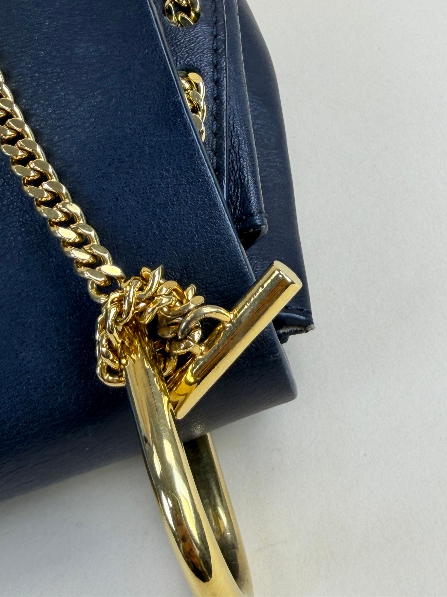 Chloe drew medium chain around