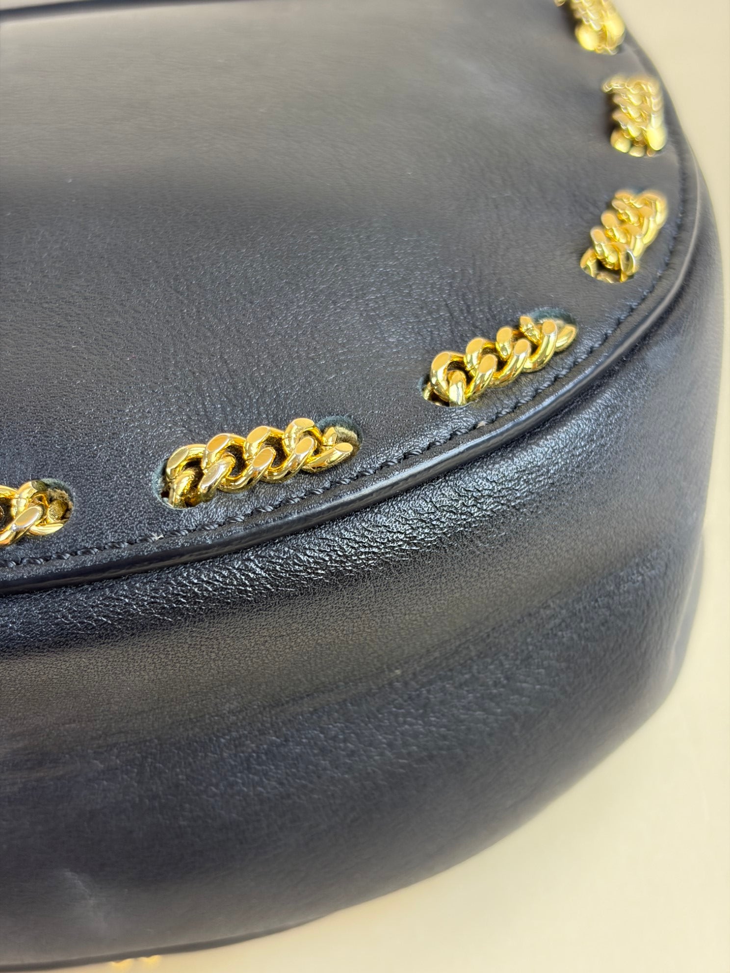 Chloe drew medium chain around