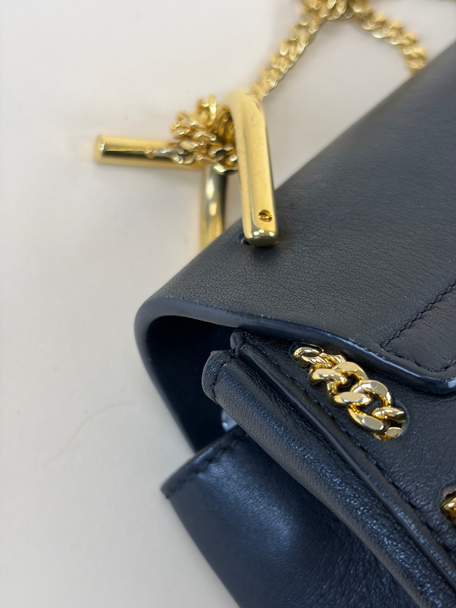 Chloe drew medium chain around