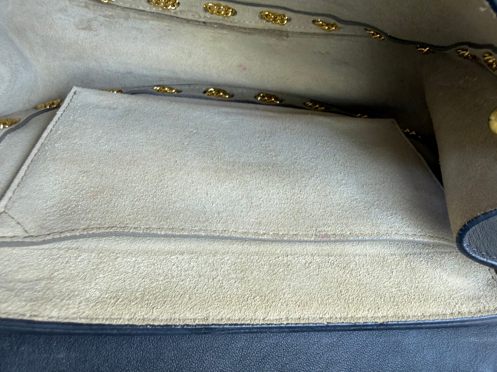 Chloe drew medium chain around