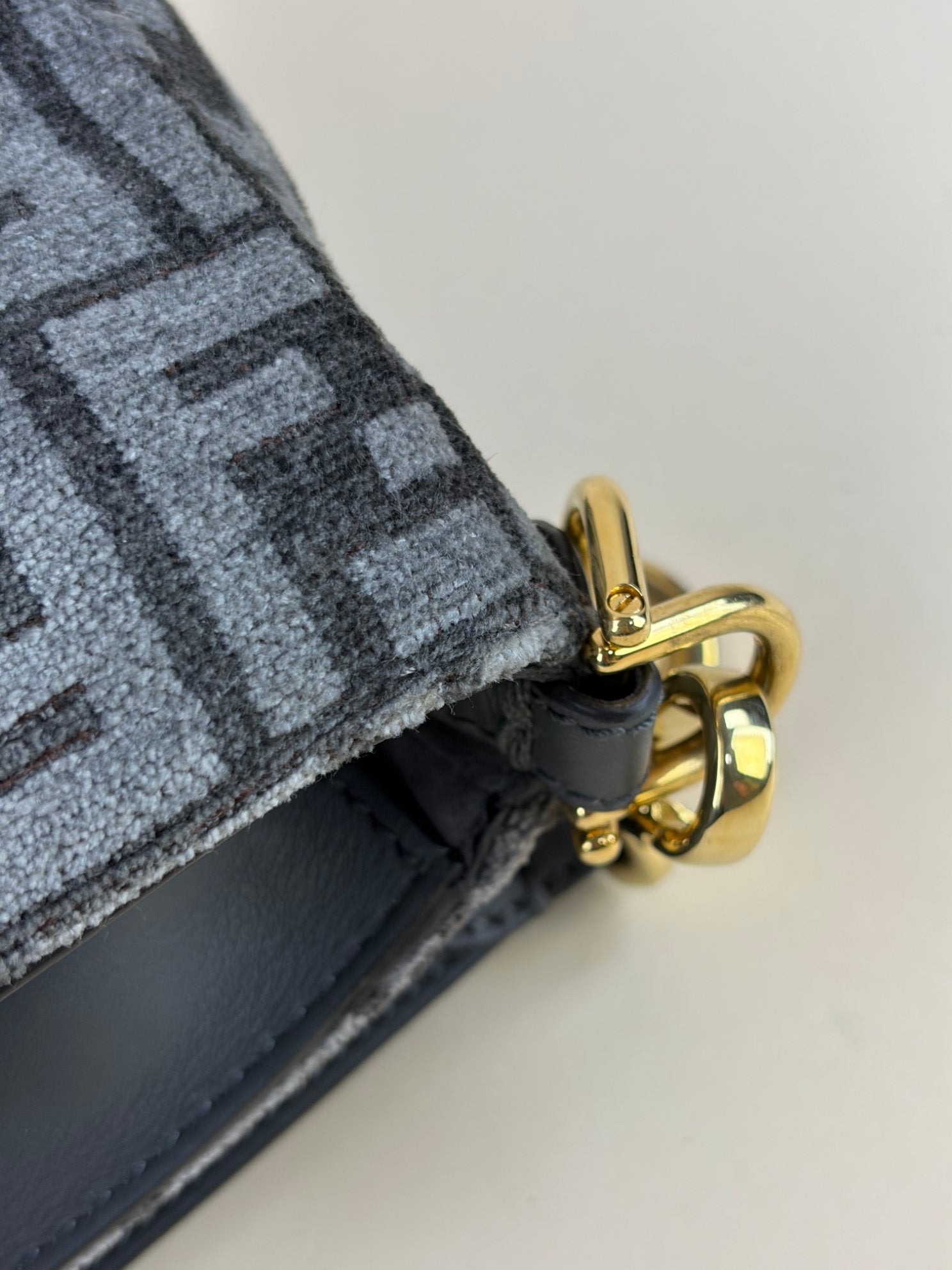 Fendi Dark Grey Chenille Vitello Seta Plexiglass FF-Fendi O,Clock Zipper Shoulder Bag