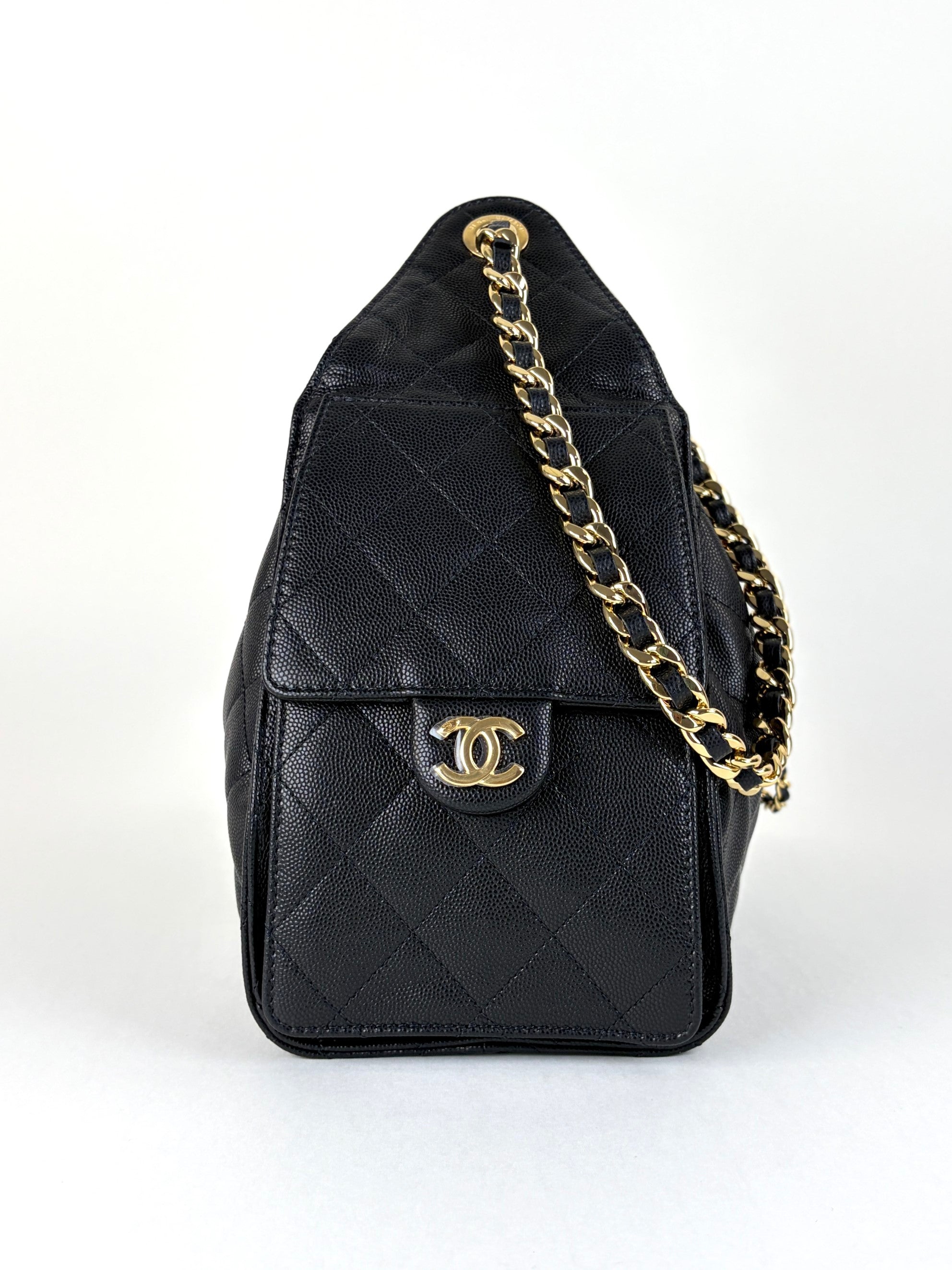 Chanel black caviar leather Chanel 25 small hand bag