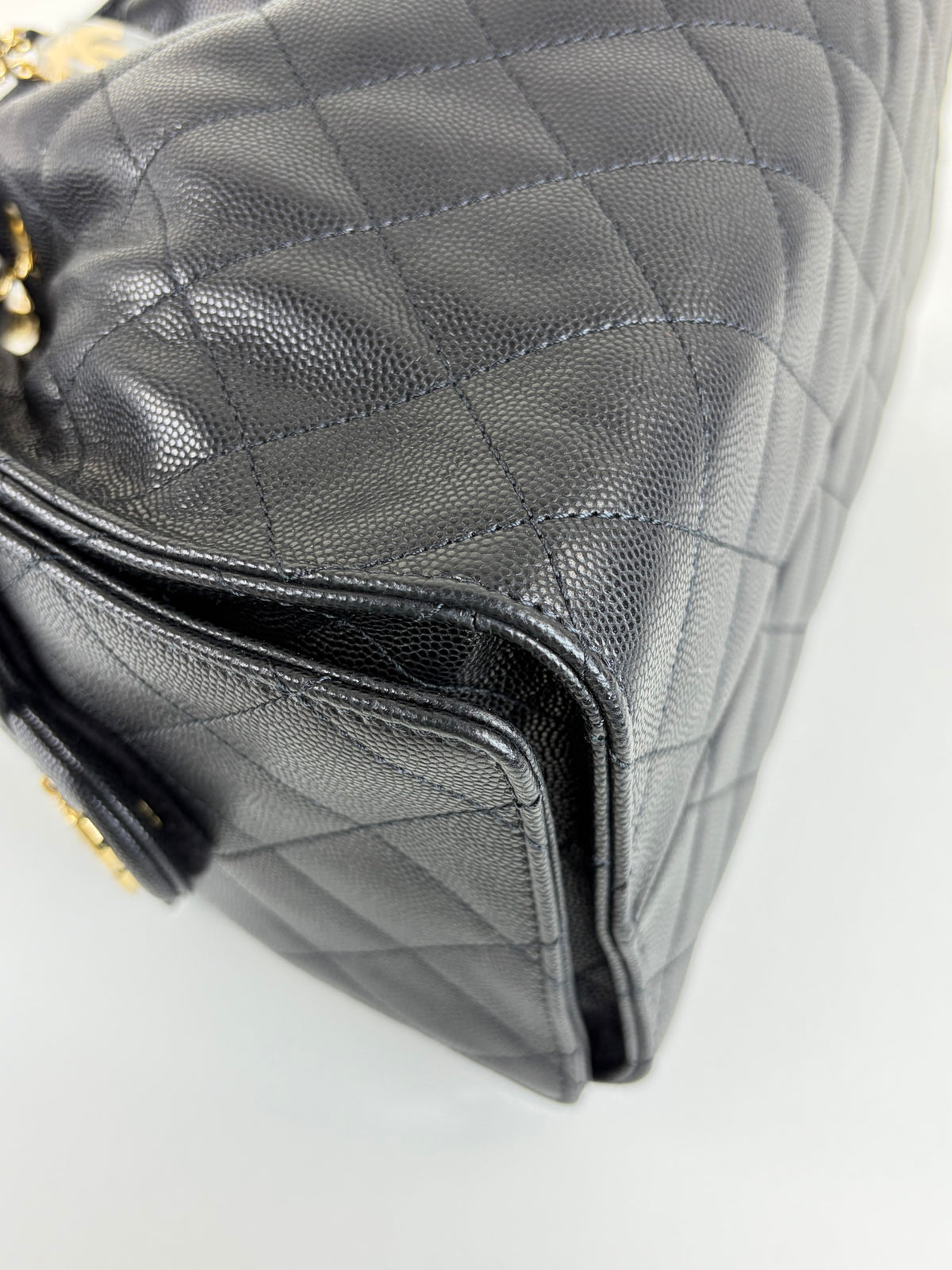 Chanel black caviar leather Chanel 25 small hand bag