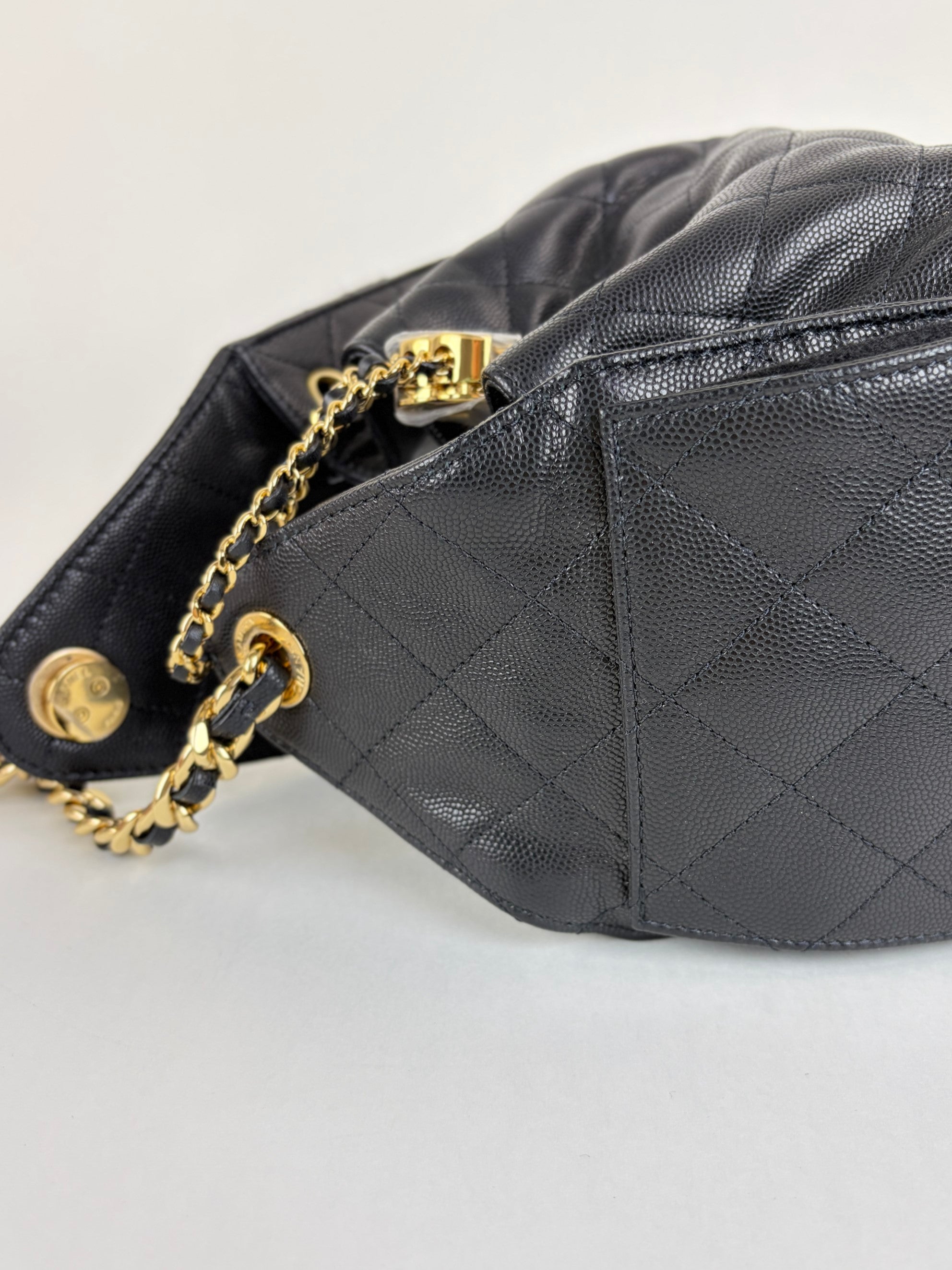 Chanel black caviar leather Chanel 25 small hand bag