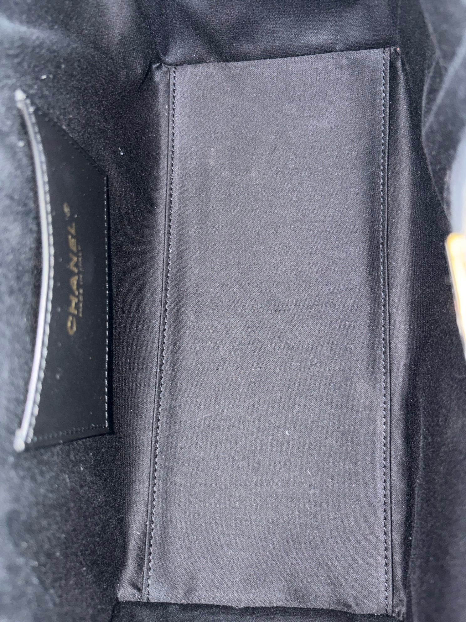 Chanel black caviar leather Chanel 25 small hand bag