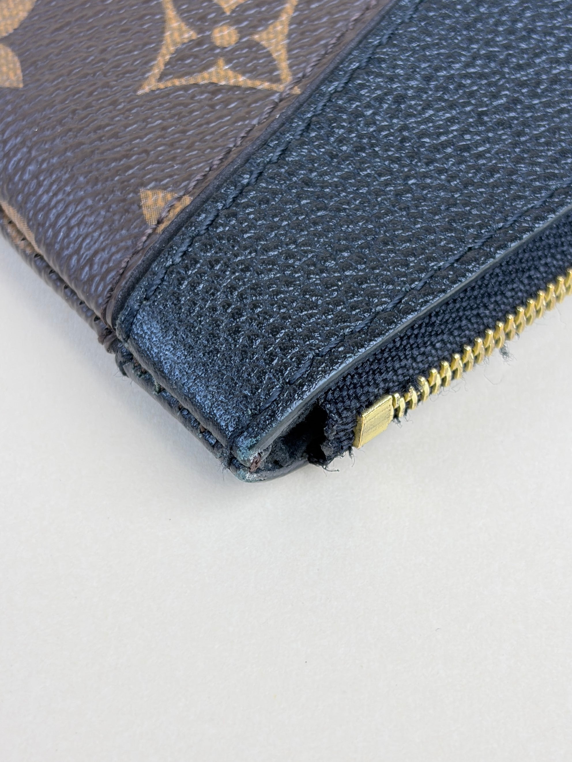 louis Vuitton black monogram daily pouch