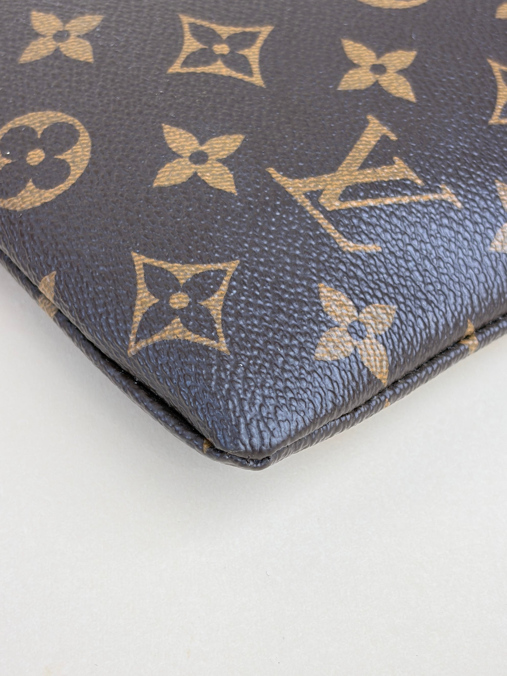 louis Vuitton black monogram daily pouch