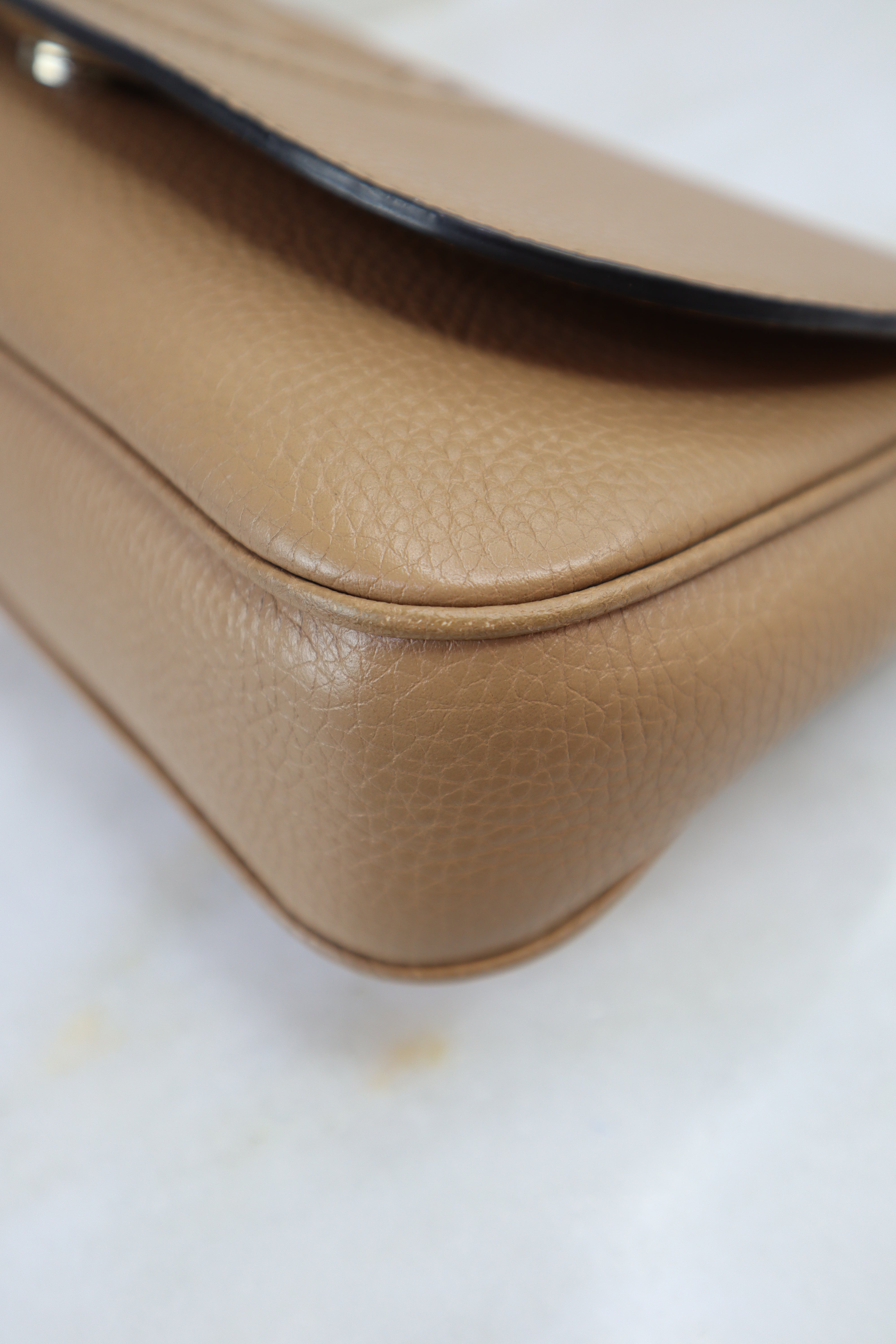 Gucci Nude Beige Flap Soho Crossbody Bag W/ Chain