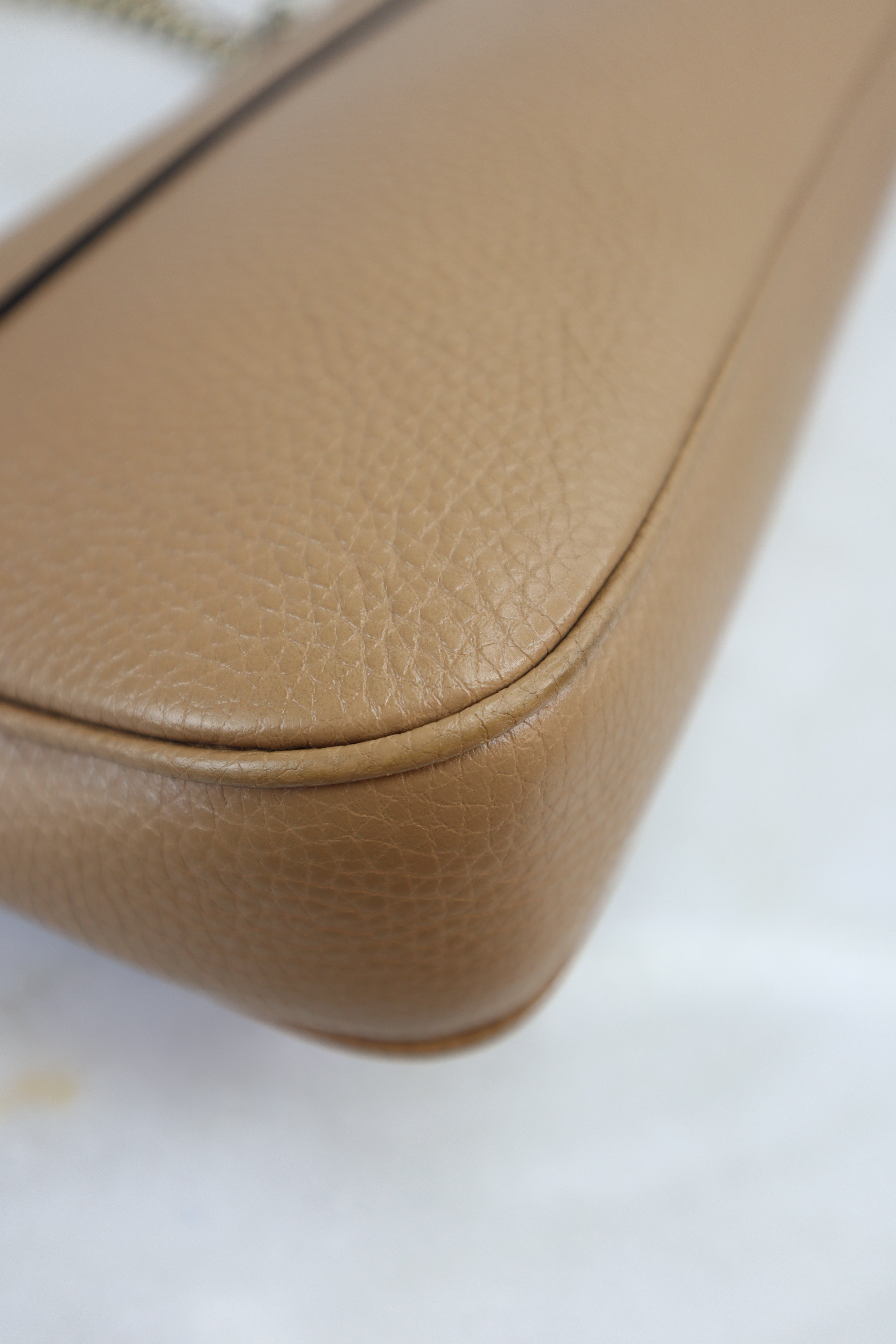 Gucci Nude Beige Flap Soho Crossbody Bag W/ Chain
