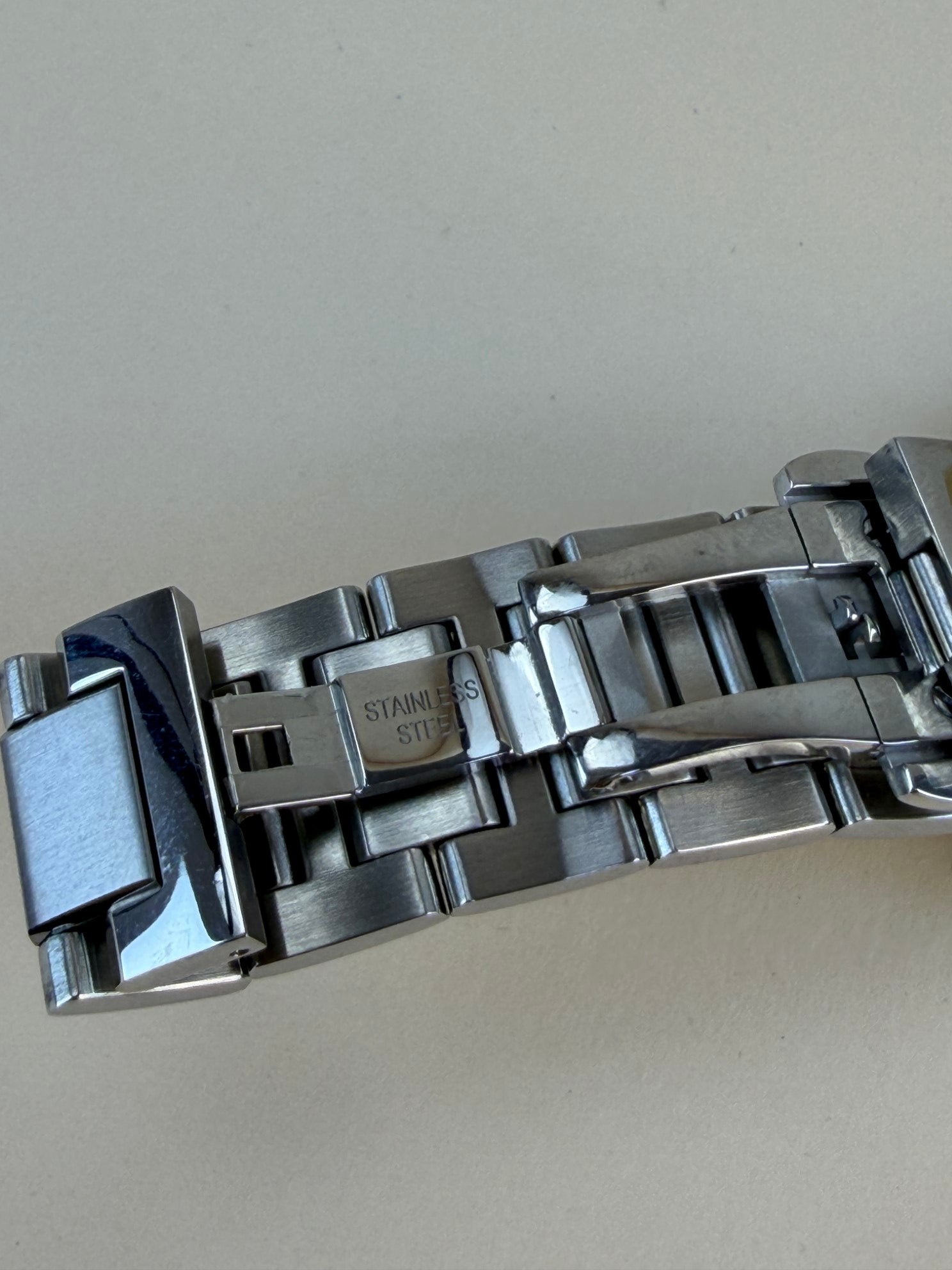 Fendi Silver Stainless Steel 41mm Runaway Quartz Watch