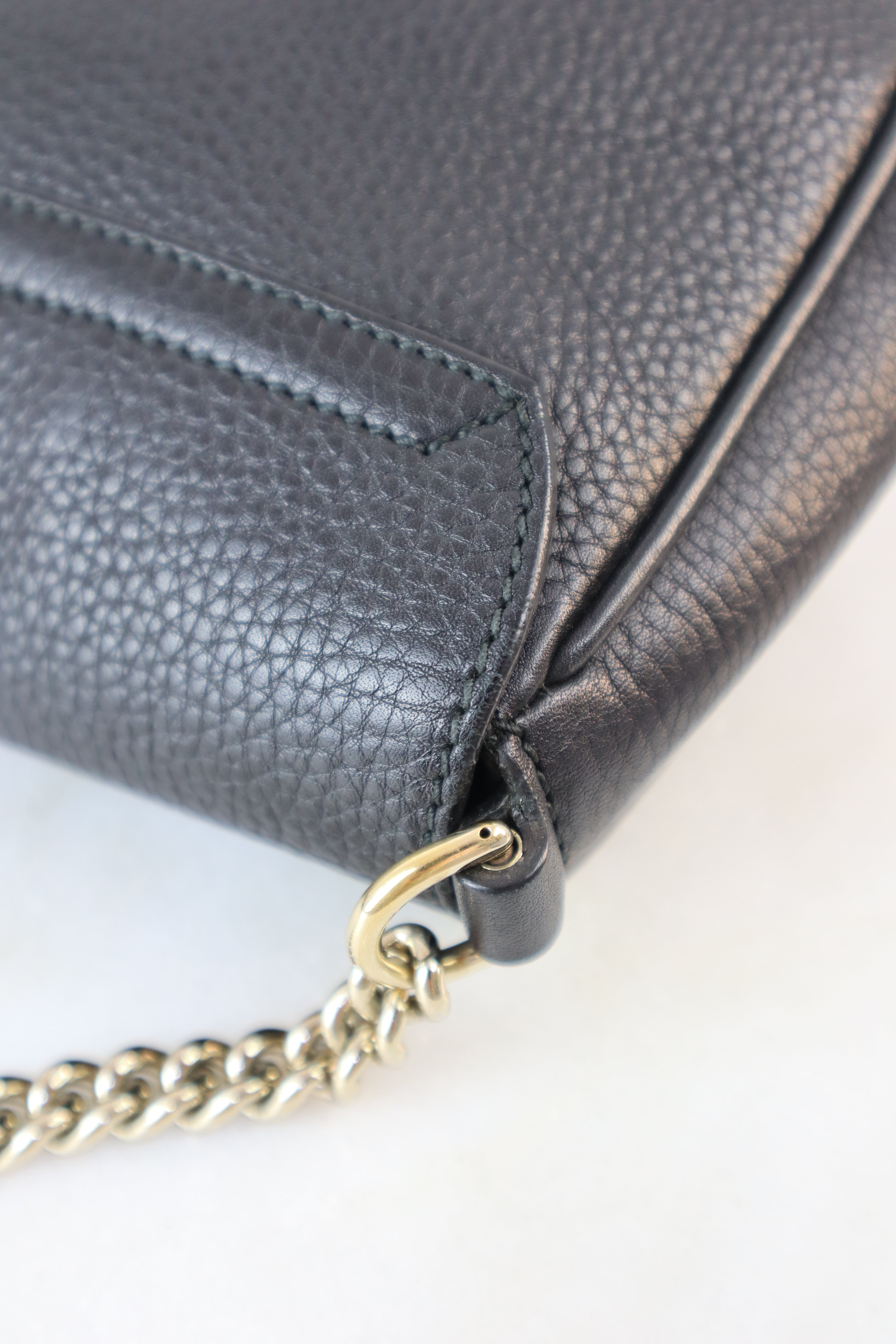 Gucci Black GG Soho Flap Crossbody Bag W/ Chain