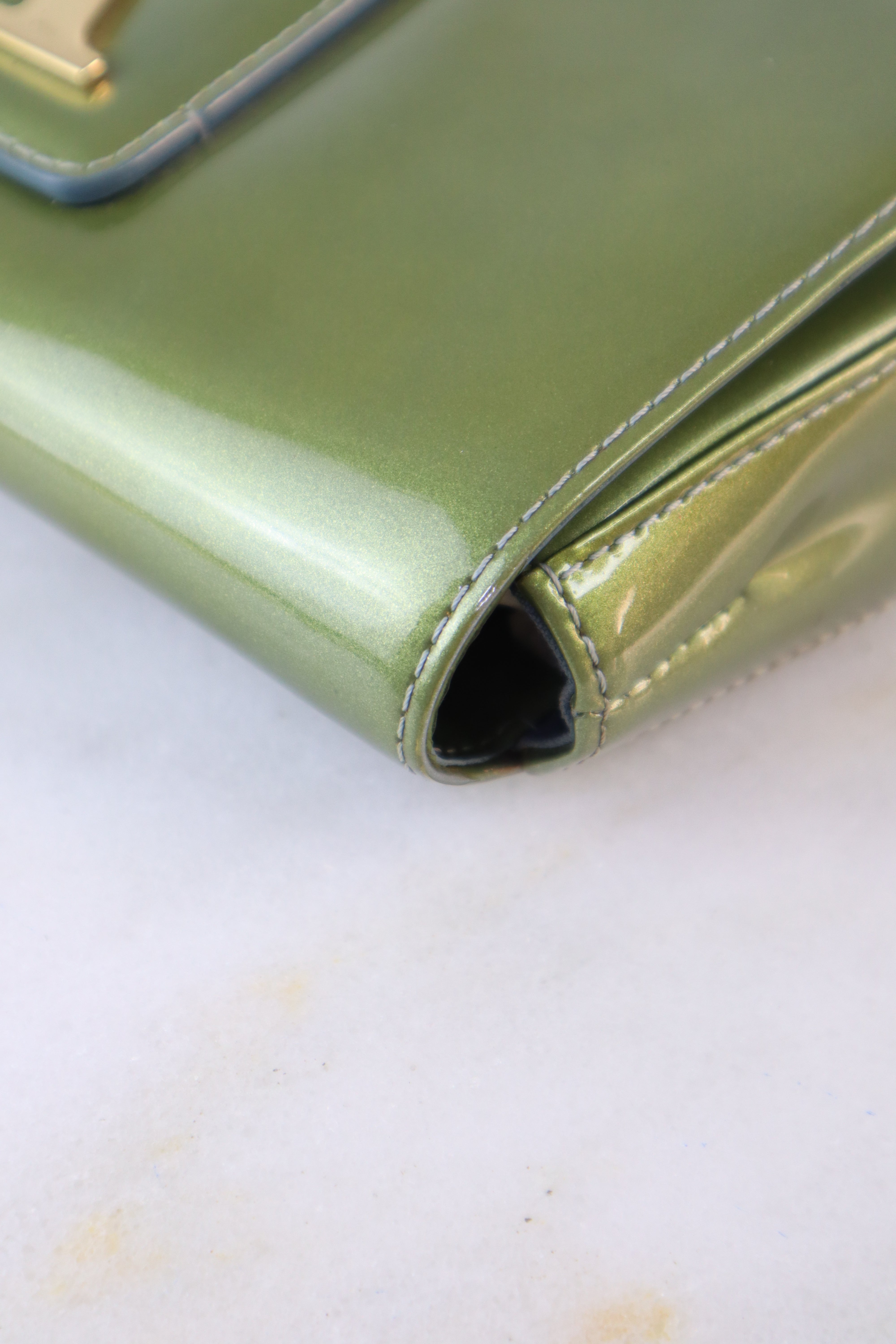 Louis Vuitton Olive Vernis Sobe Clutch