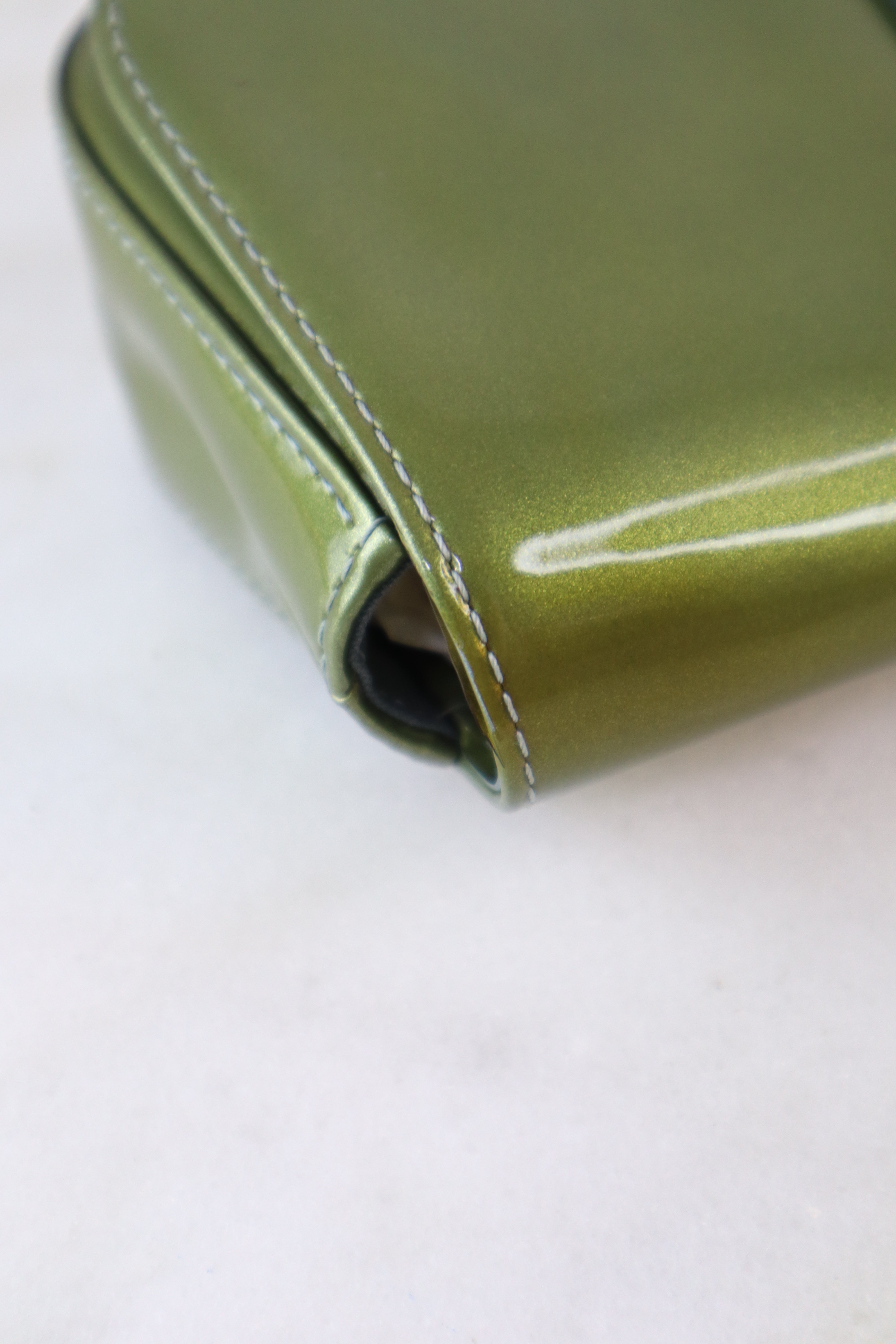 Louis Vuitton Olive Vernis Sobe Clutch