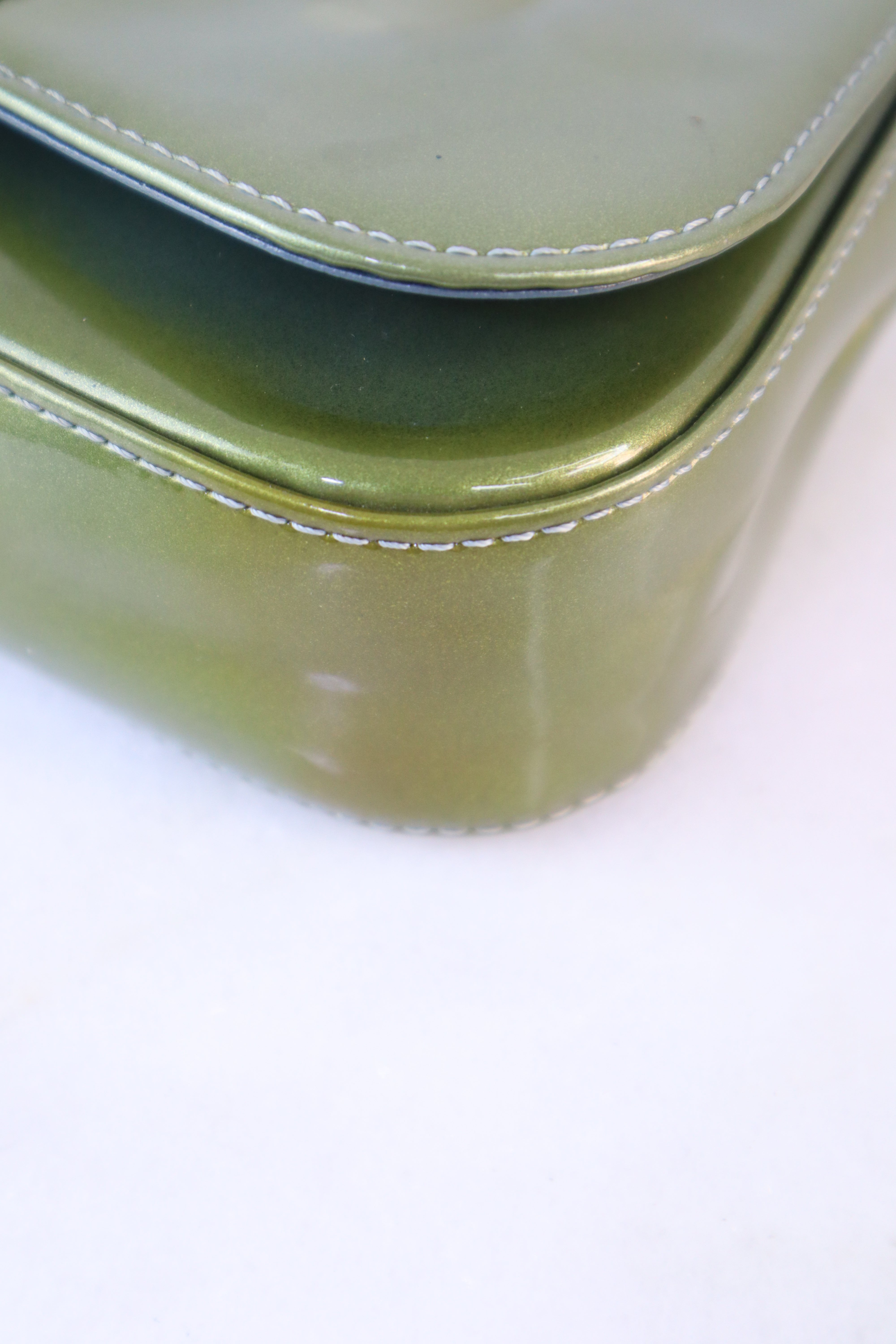 Louis Vuitton Olive Vernis Sobe Clutch