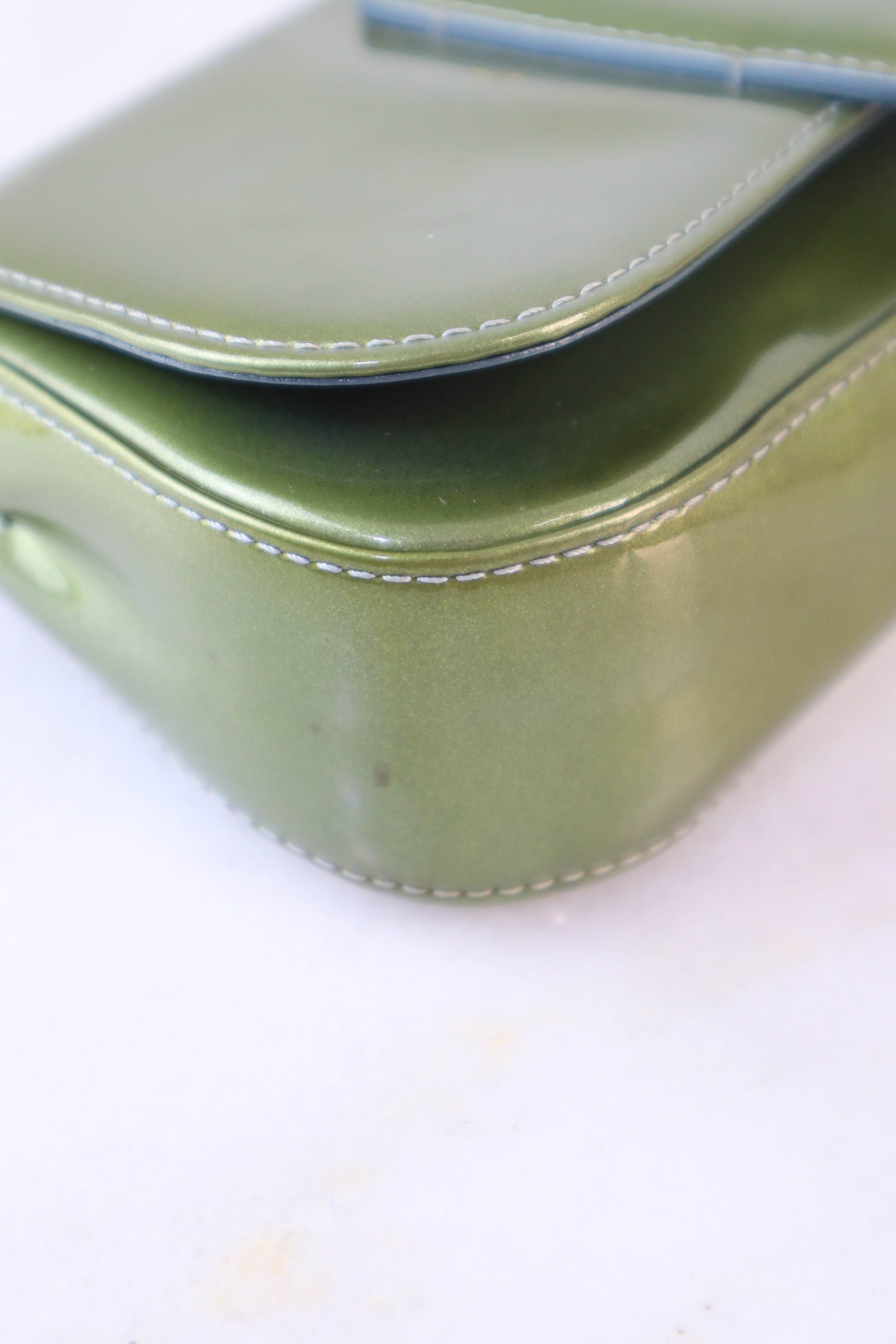 Louis Vuitton Olive Vernis Sobe Clutch