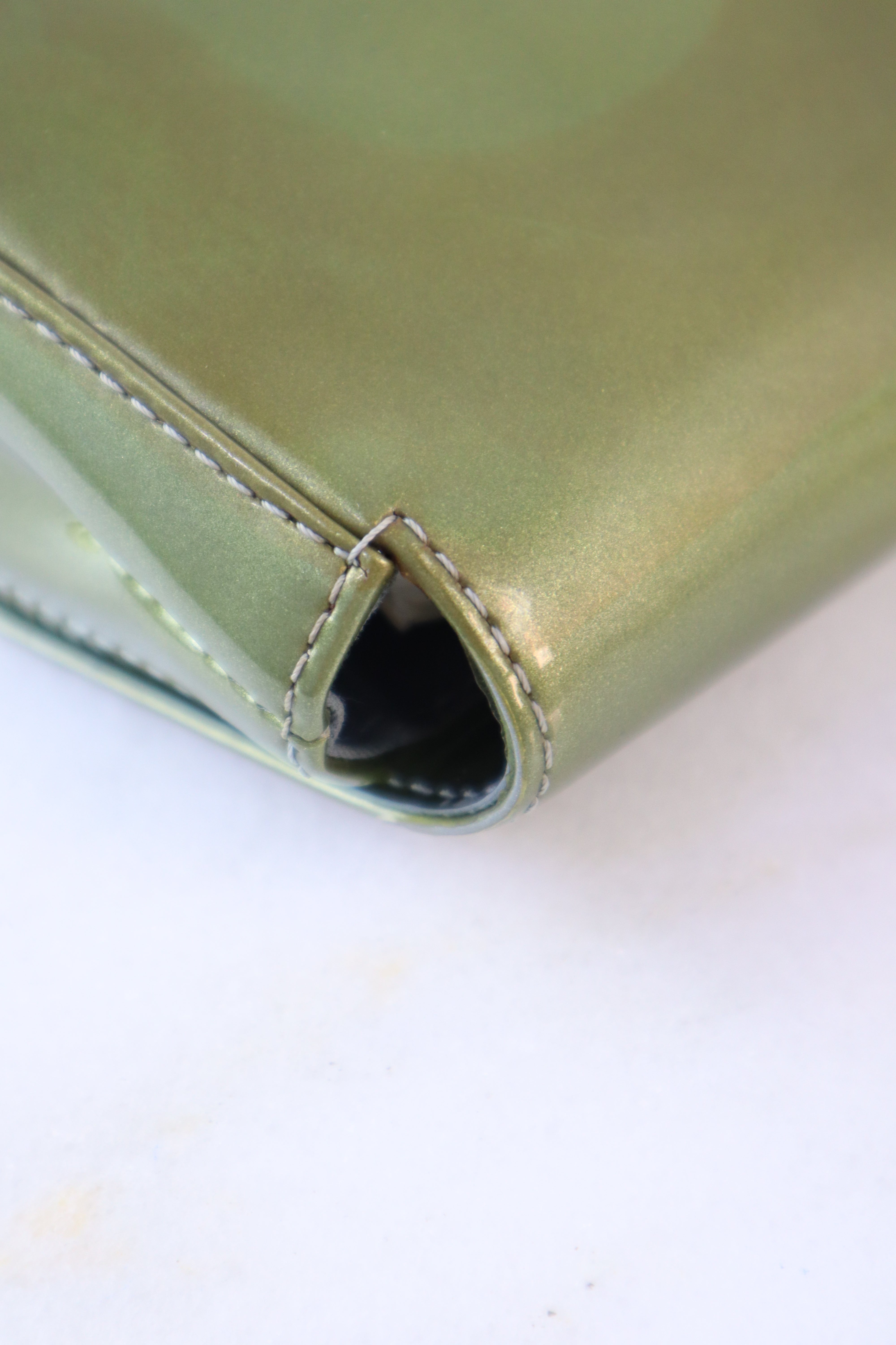 Louis Vuitton Olive Vernis Sobe Clutch