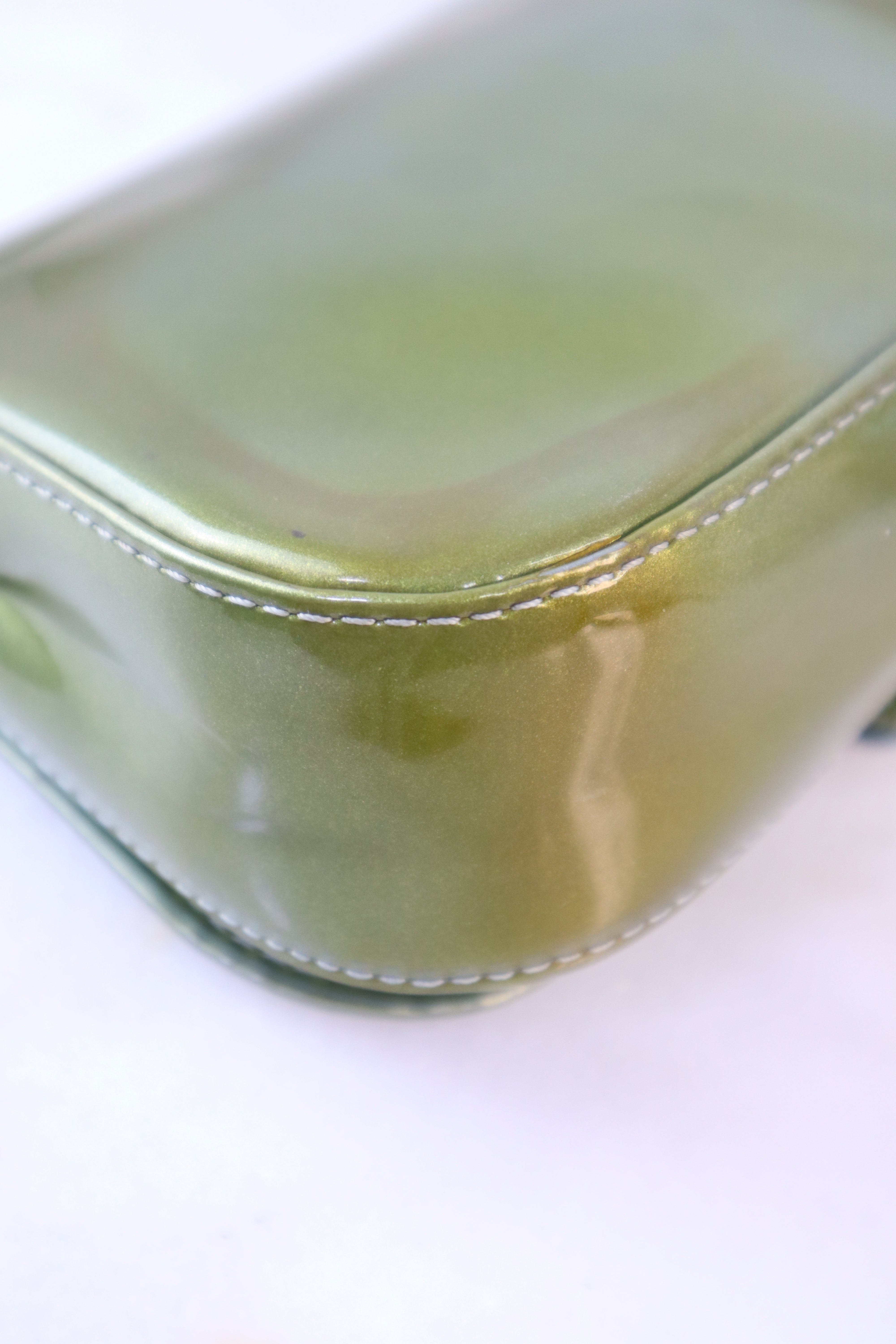Louis Vuitton Olive Vernis Sobe Clutch