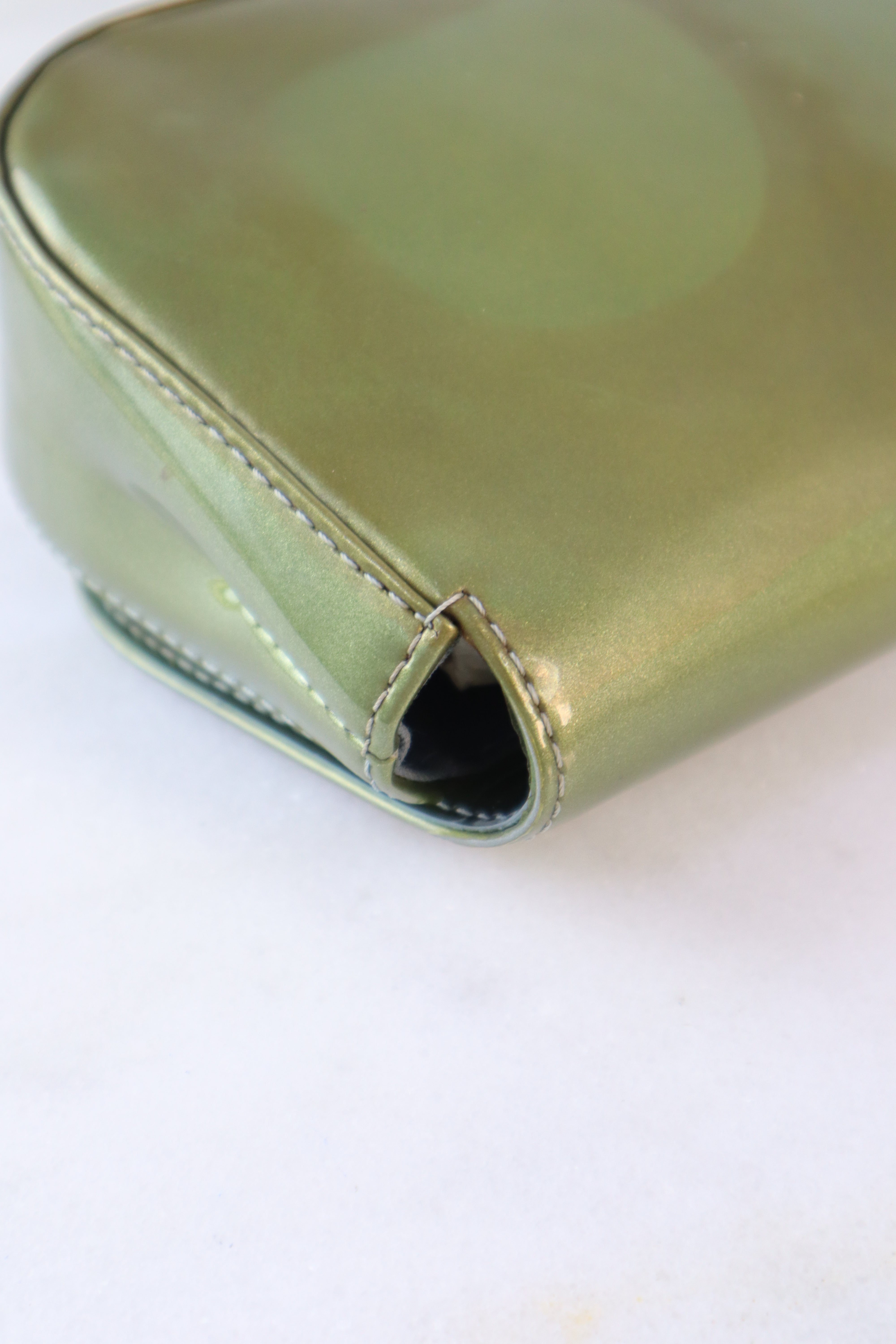 Louis Vuitton Olive Vernis Sobe Clutch