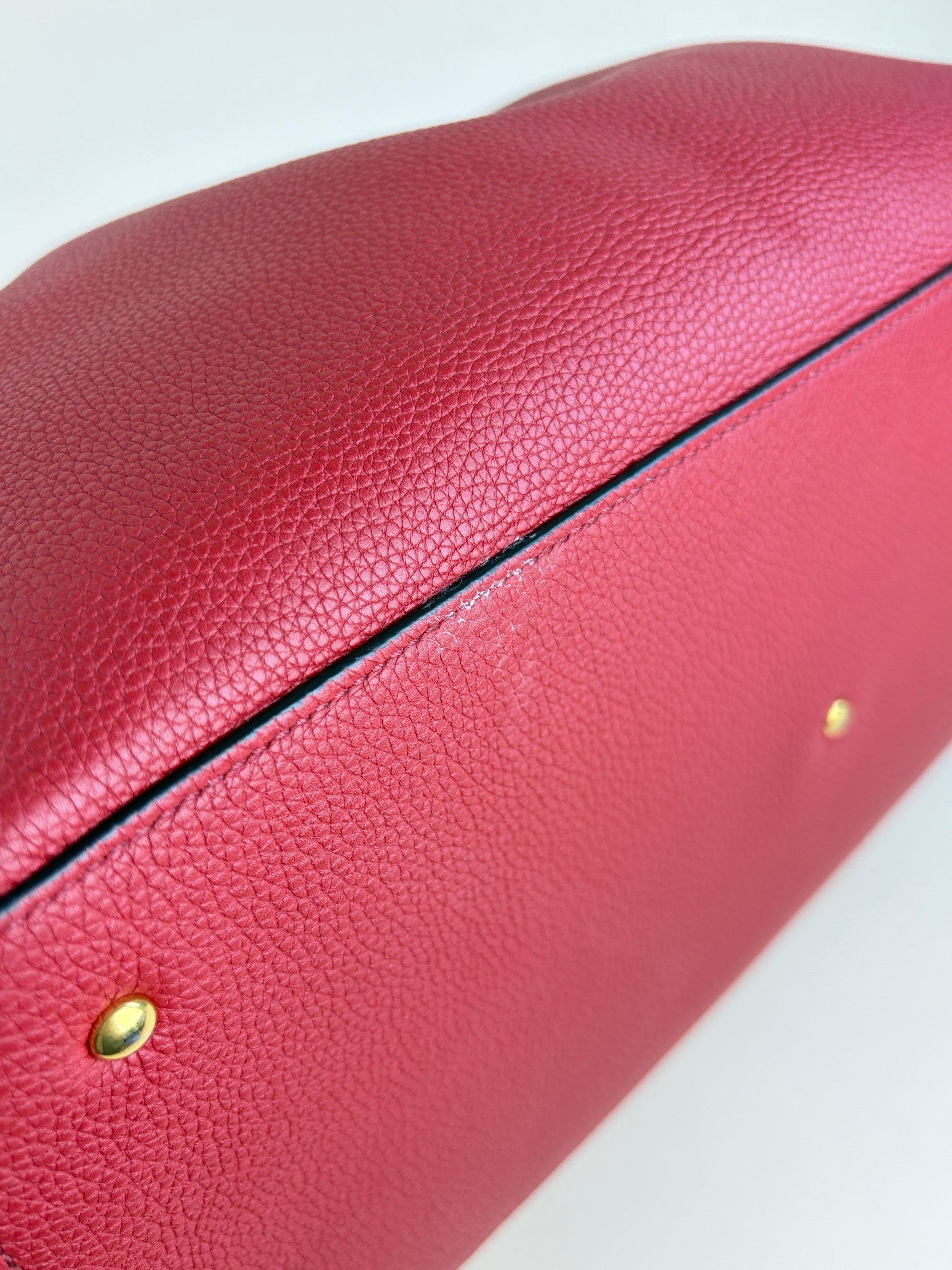 Valentino red v logo escape medium