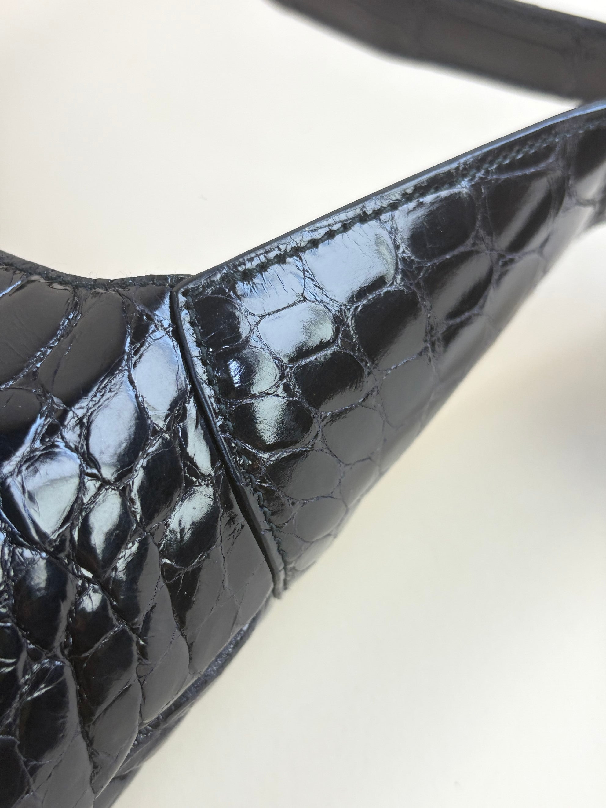 Gucci Jackie vintage with piston lock crocodile black vernis