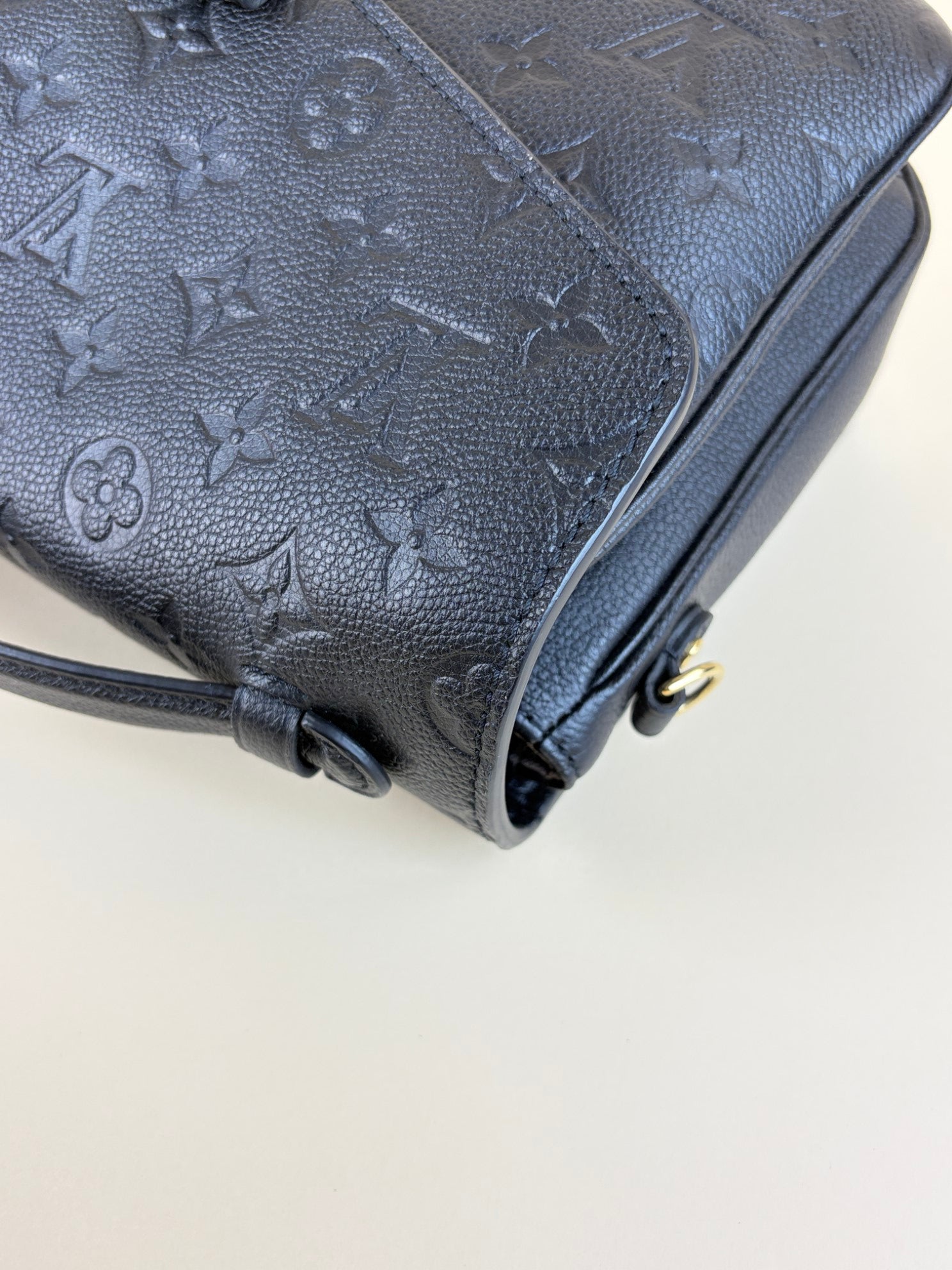 louis Vuitton black pochette Metis monogram imprinted leather