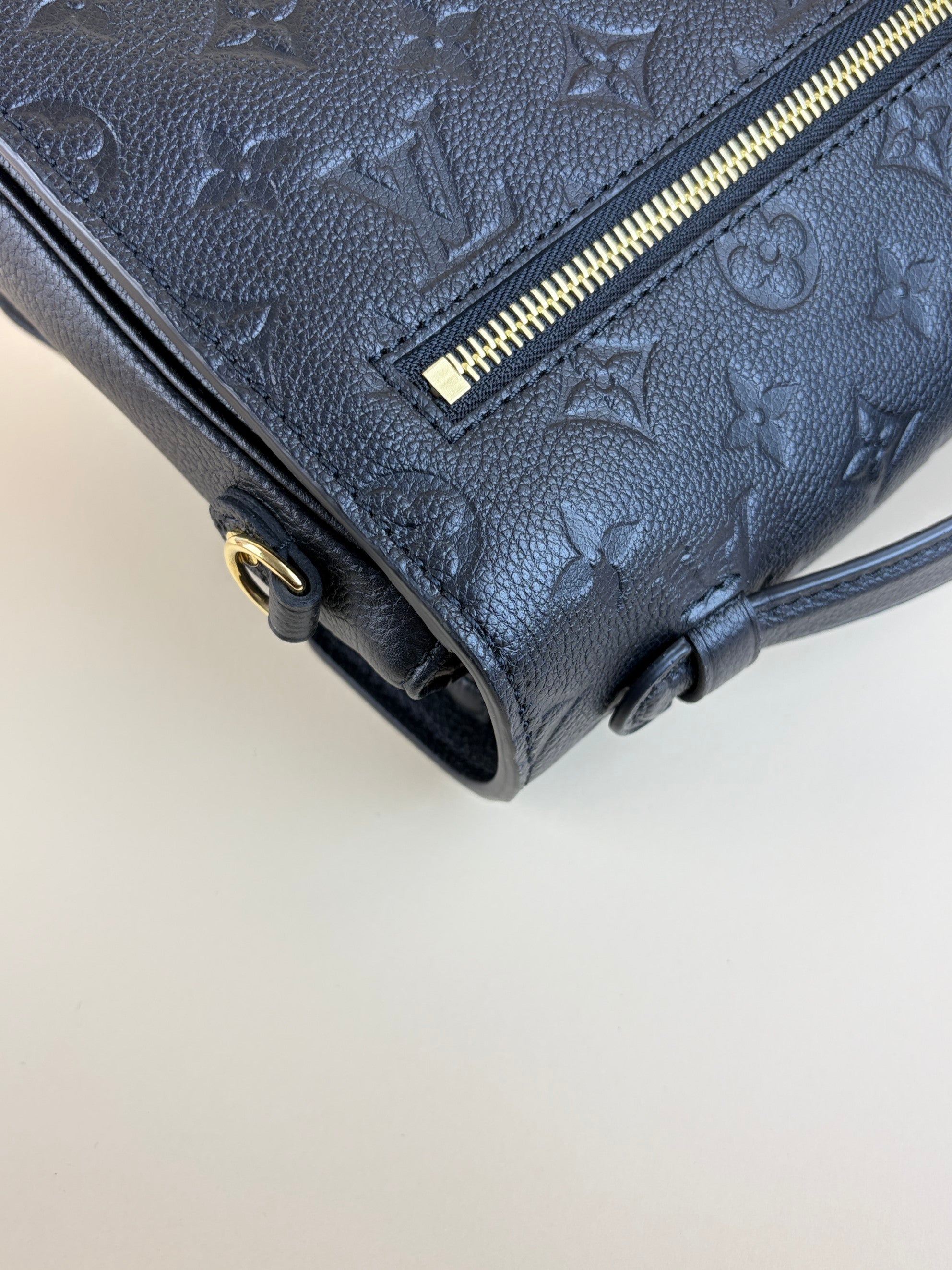 louis Vuitton black pochette Metis monogram imprinted leather