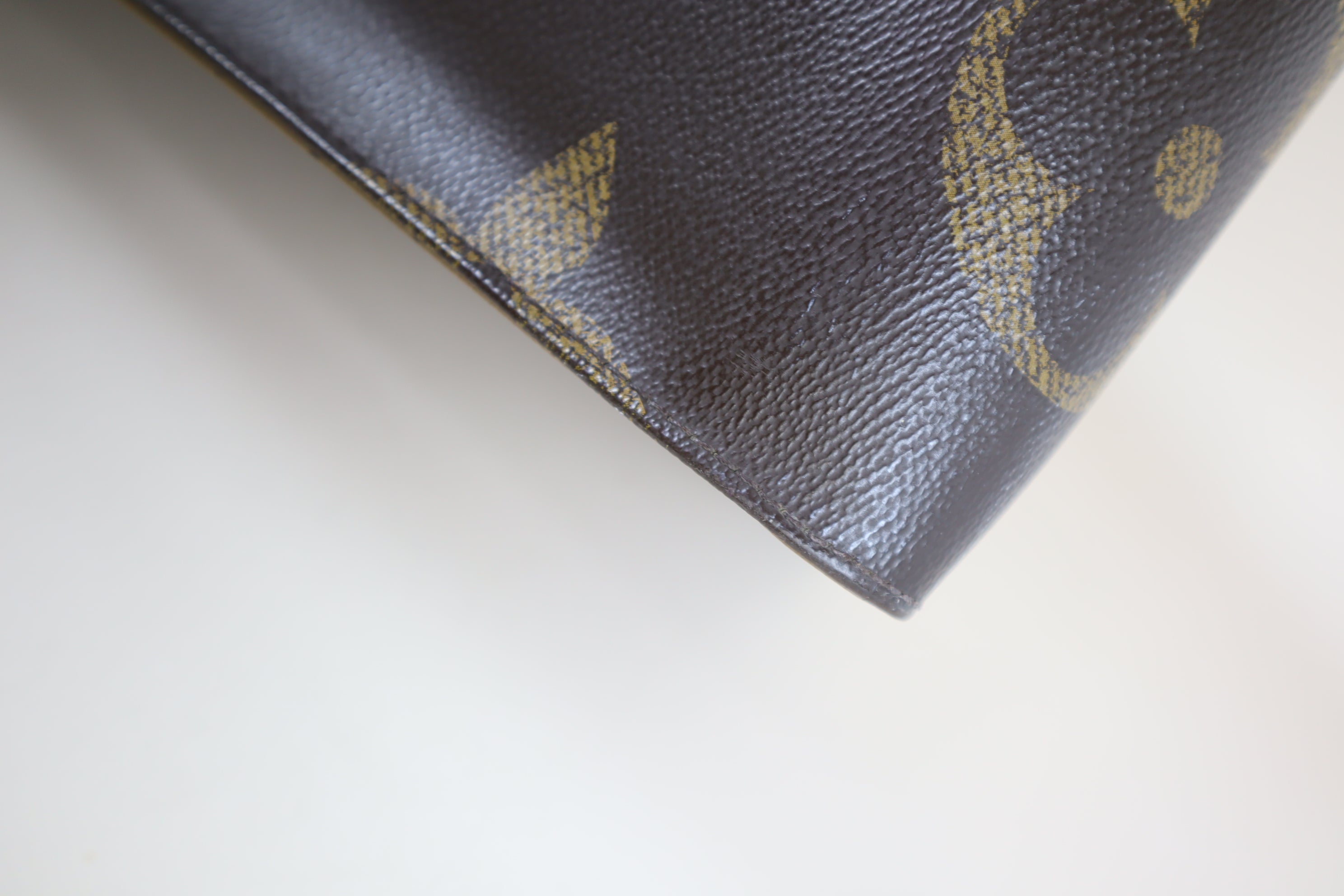 Louis Vuitton monogram Onthego GM Bag with Black Handle