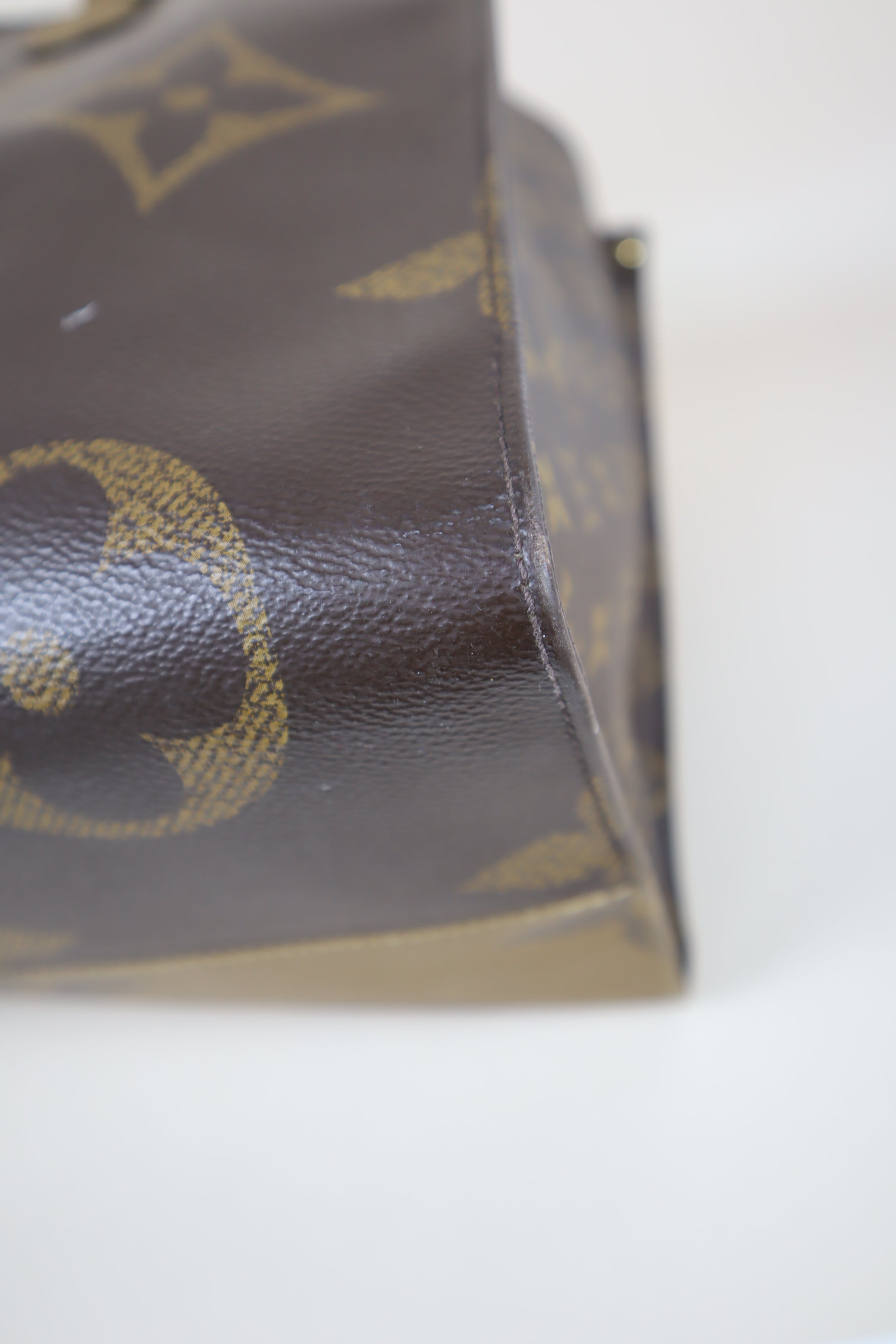 Louis Vuitton monogram Onthego GM Bag with Black Handle