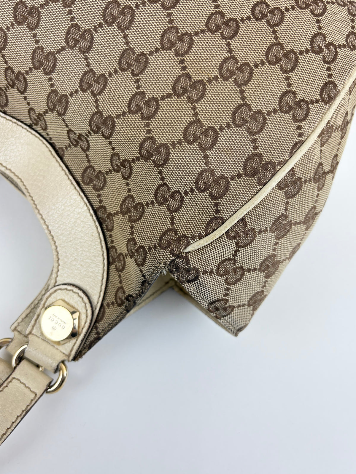 Gucci off white leather and gg monogram canvas Charmy medium