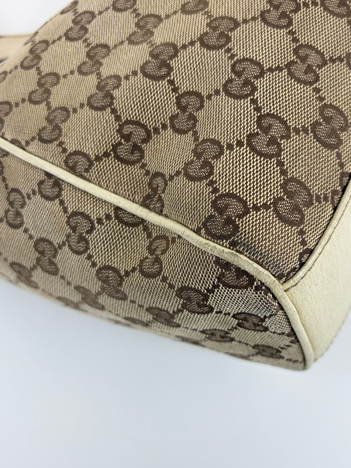 Gucci off white leather and gg monogram canvas Charmy medium