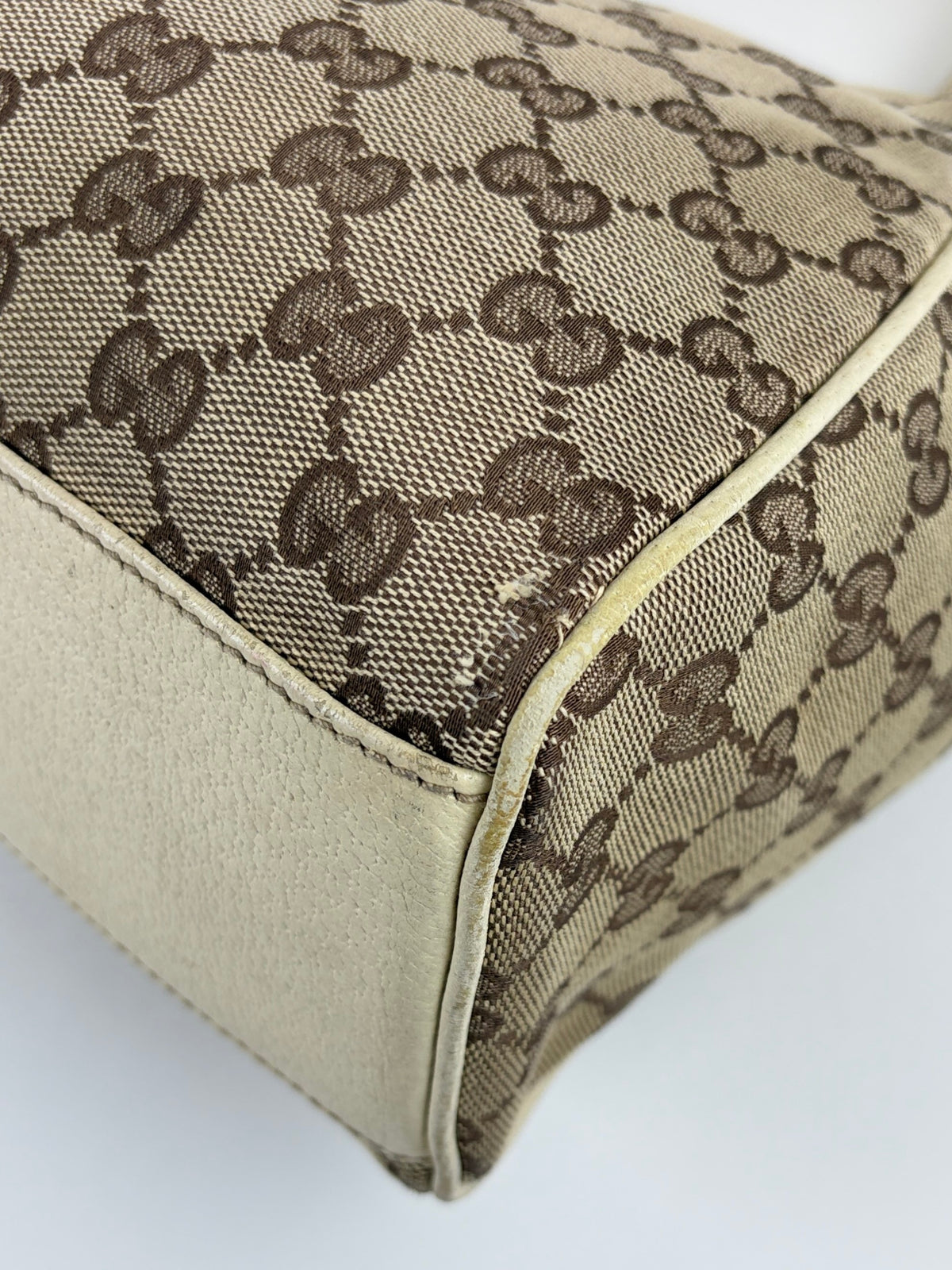 Gucci off white leather and gg monogram canvas Charmy medium