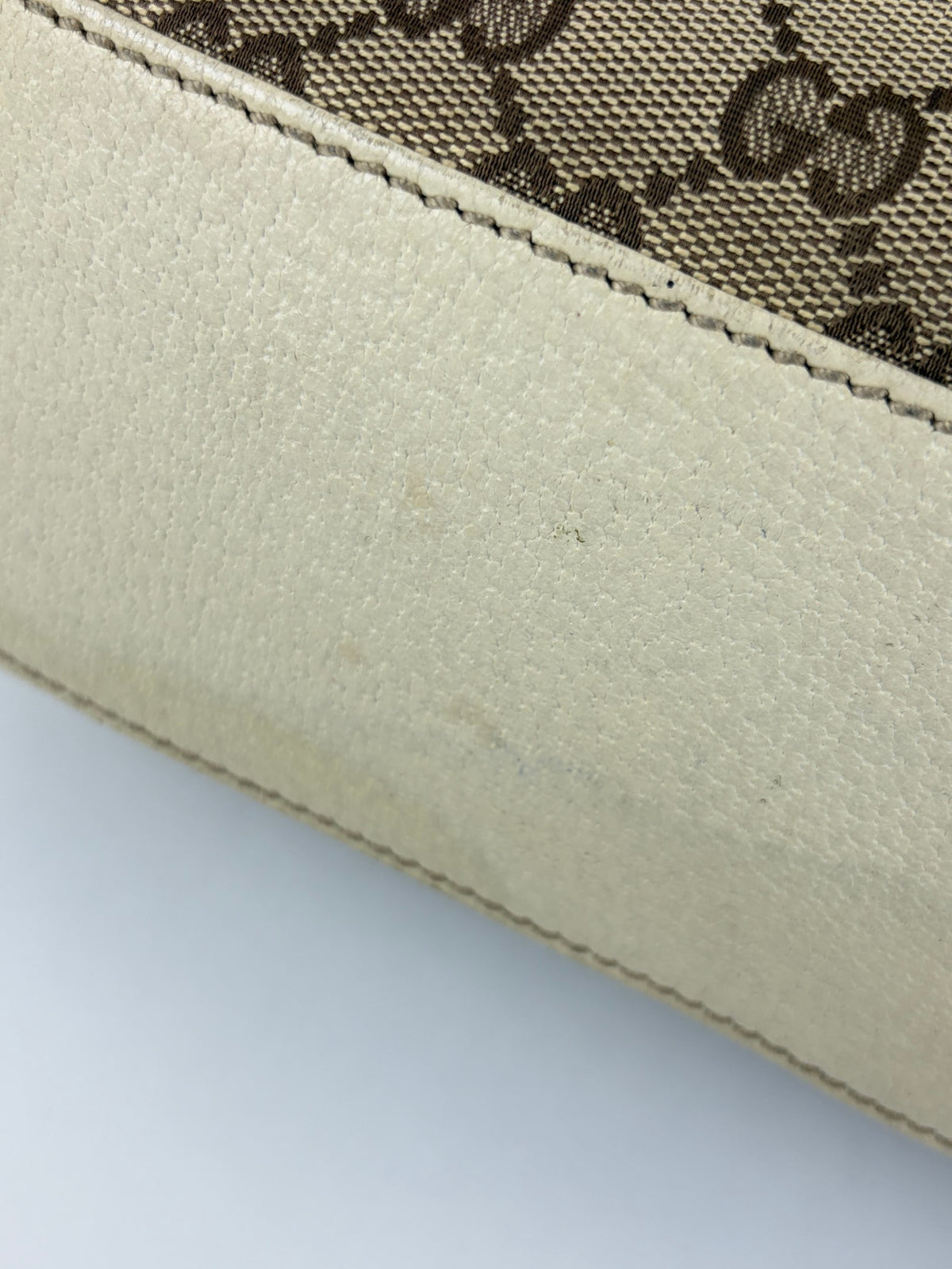 Gucci off white leather and gg monogram canvas Charmy medium