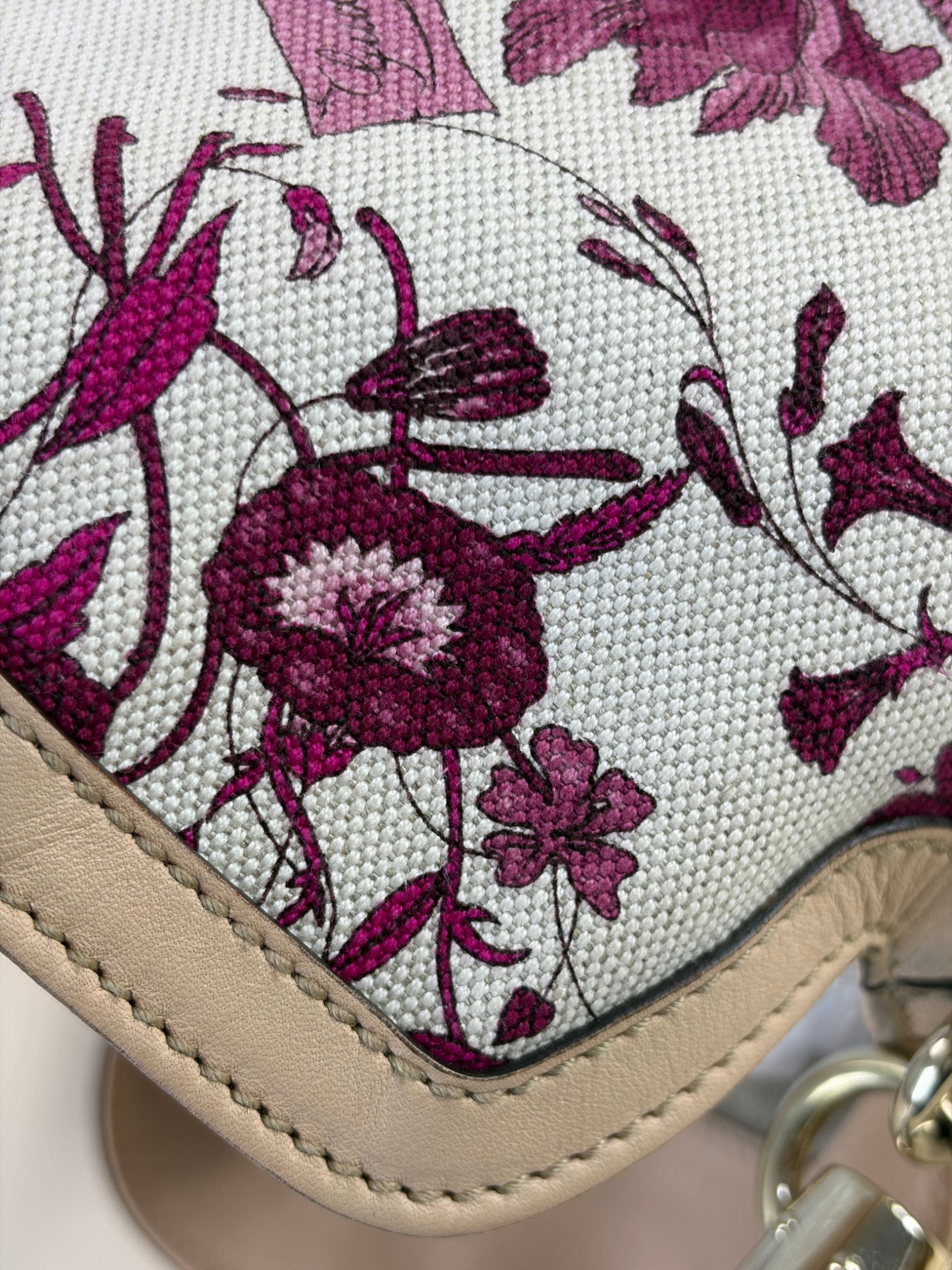 gucci white pink canvas embroidered Peggy bamboo handle bag